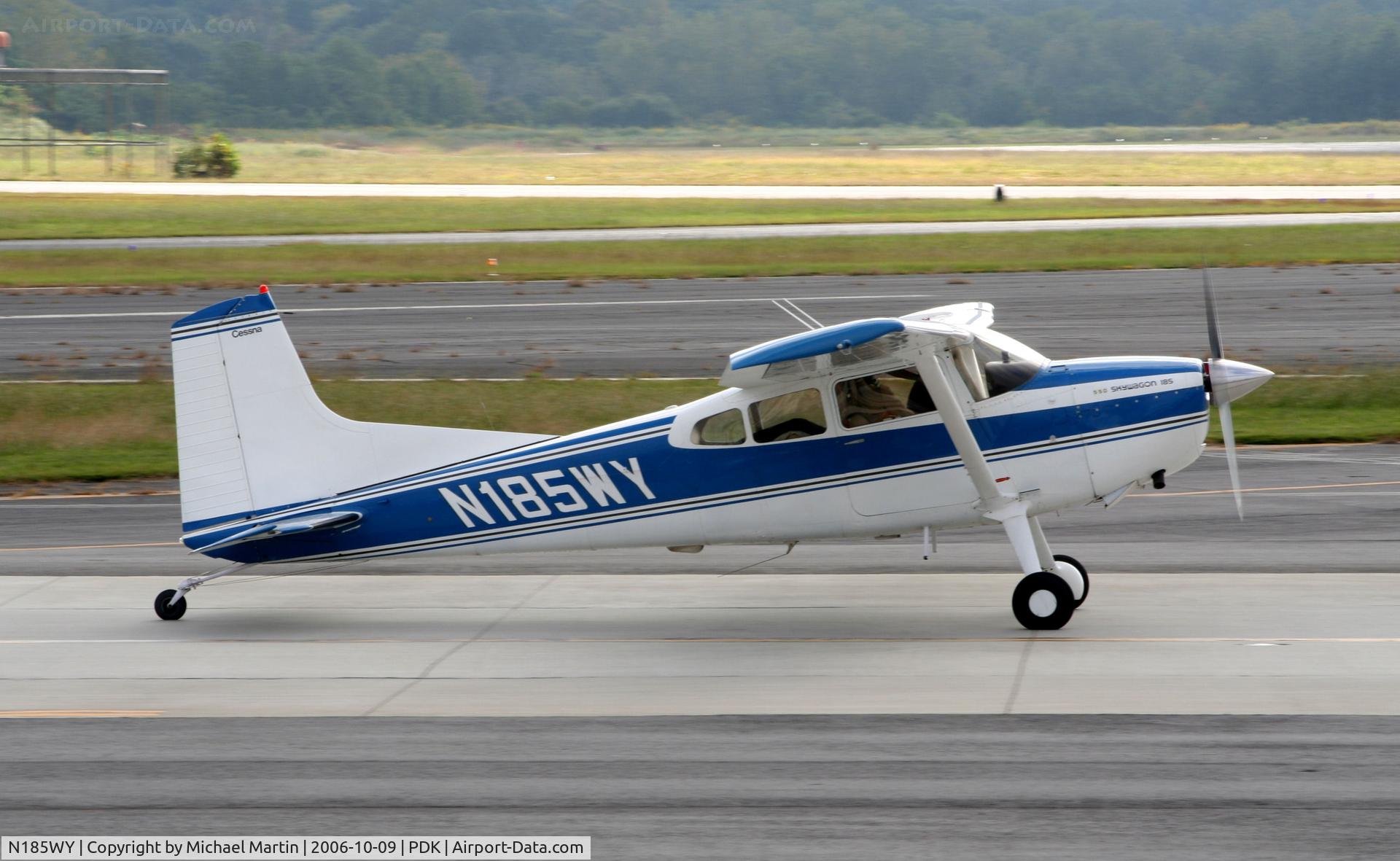 N185WY, 1967 Cessna A185E Skywagon 185 C/N 185-1229, Taxing to Runway 2L