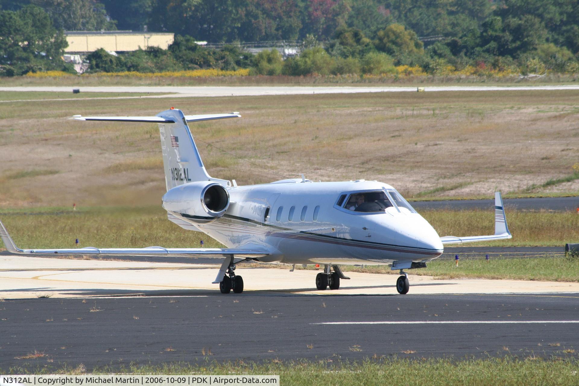 N312AL, 2001 Learjet 60 C/N 225, Taxing to Mercury Air Center