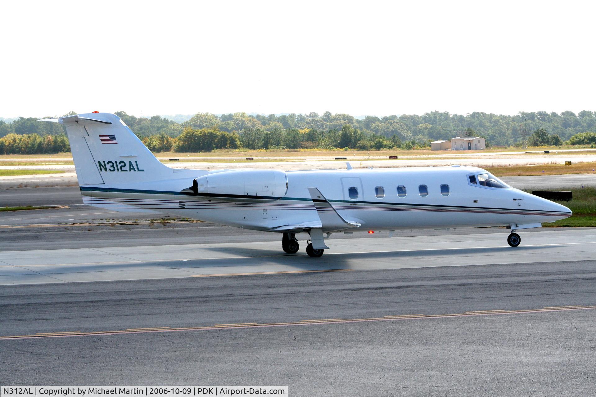 N312AL, 2001 Learjet 60 C/N 225, Taxing to Runway 2R