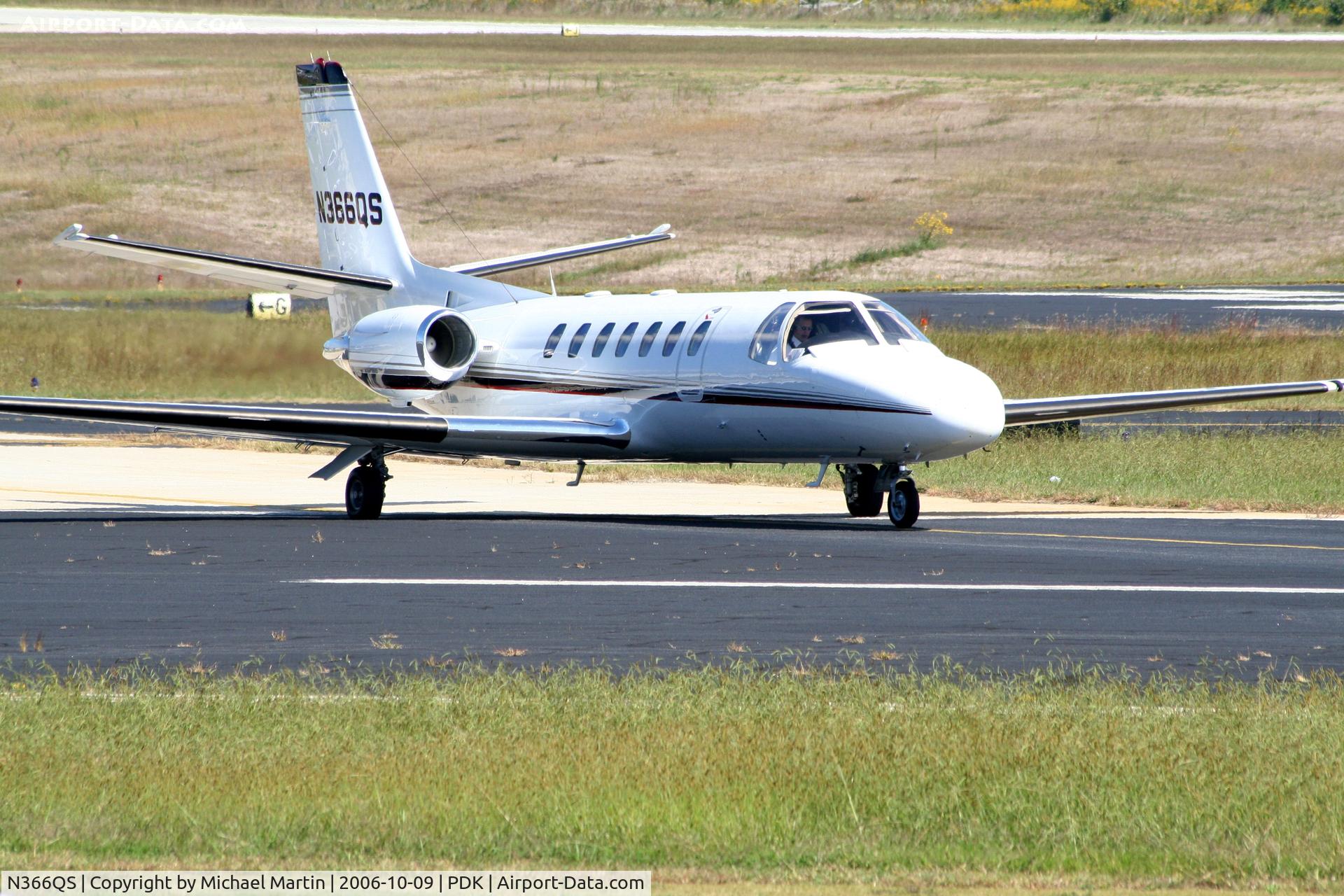 N366QS, 1998 Cessna 560 Citation Ultra C/N 560-0466, Taxing to Runway 2R