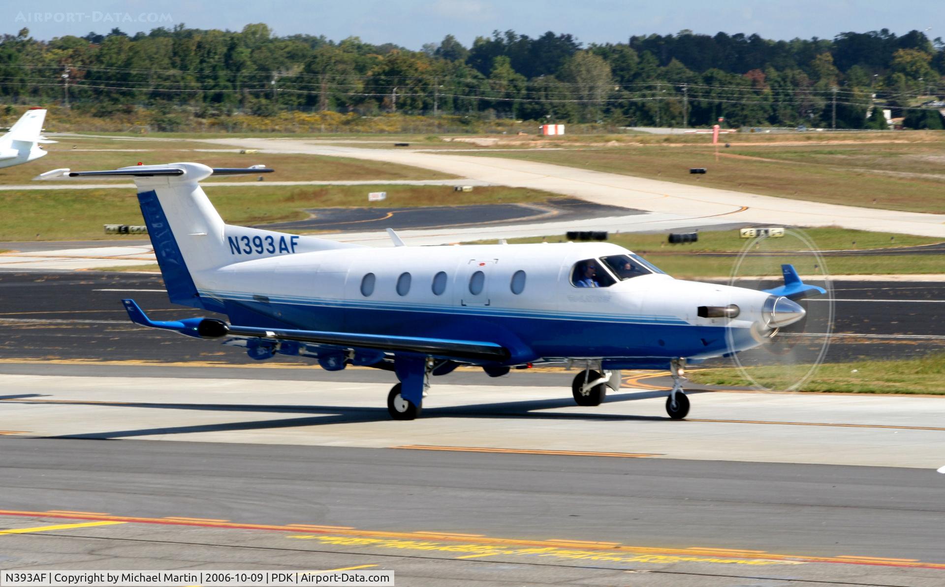 N393AF, 2001 Pilatus PC-12/45 C/N 393, Taxing to Runway 2R