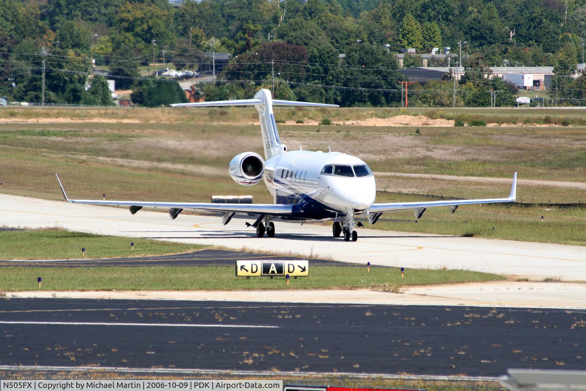 N505FX, 2003 Bombardier Challenger 300 (BD-100-1A10) C/N 20006, Taxing to Runway 2R