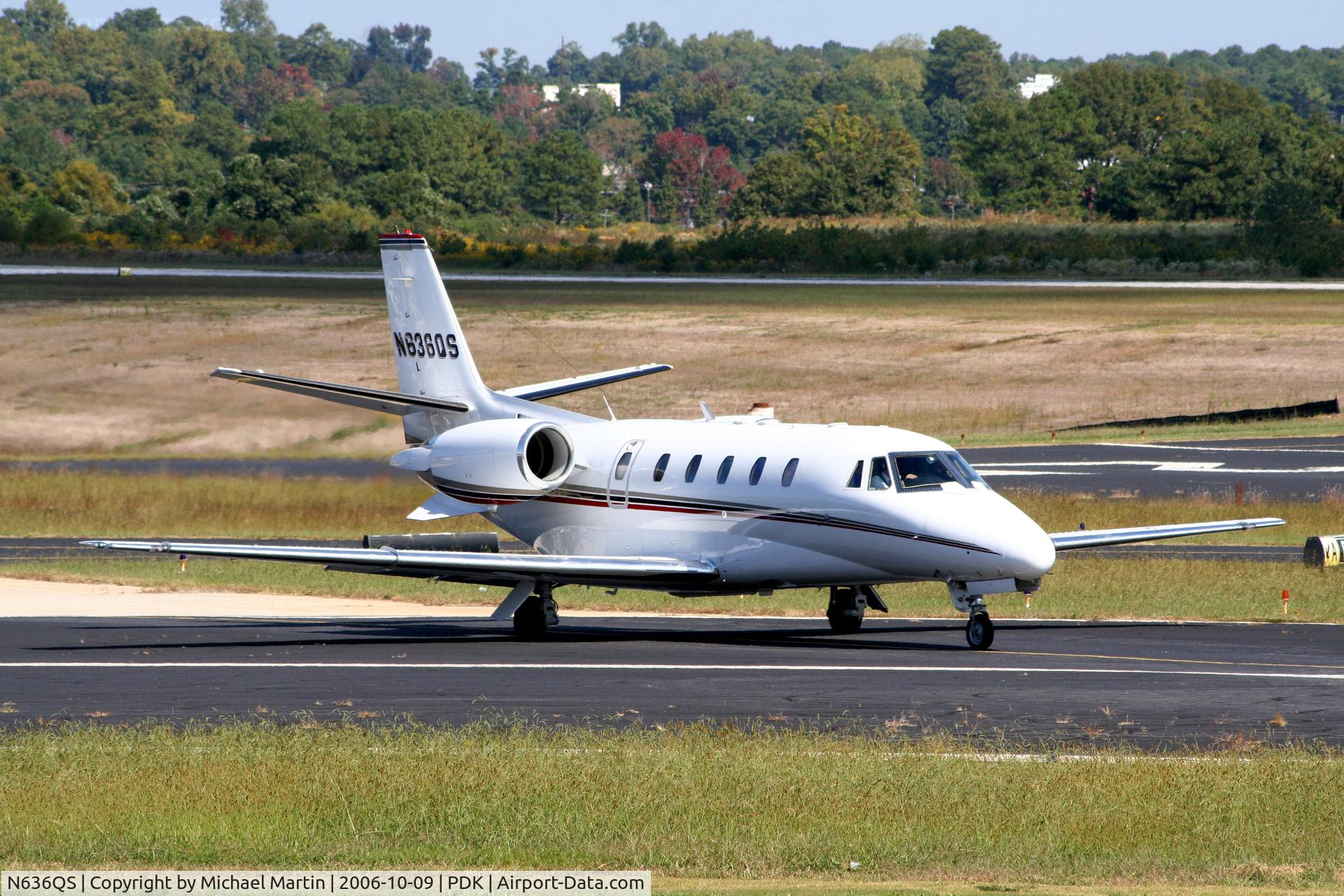 N636QS, 2002 Cessna 560XL Citation Excel C/N 560-5304, Taxing to Runway 2R