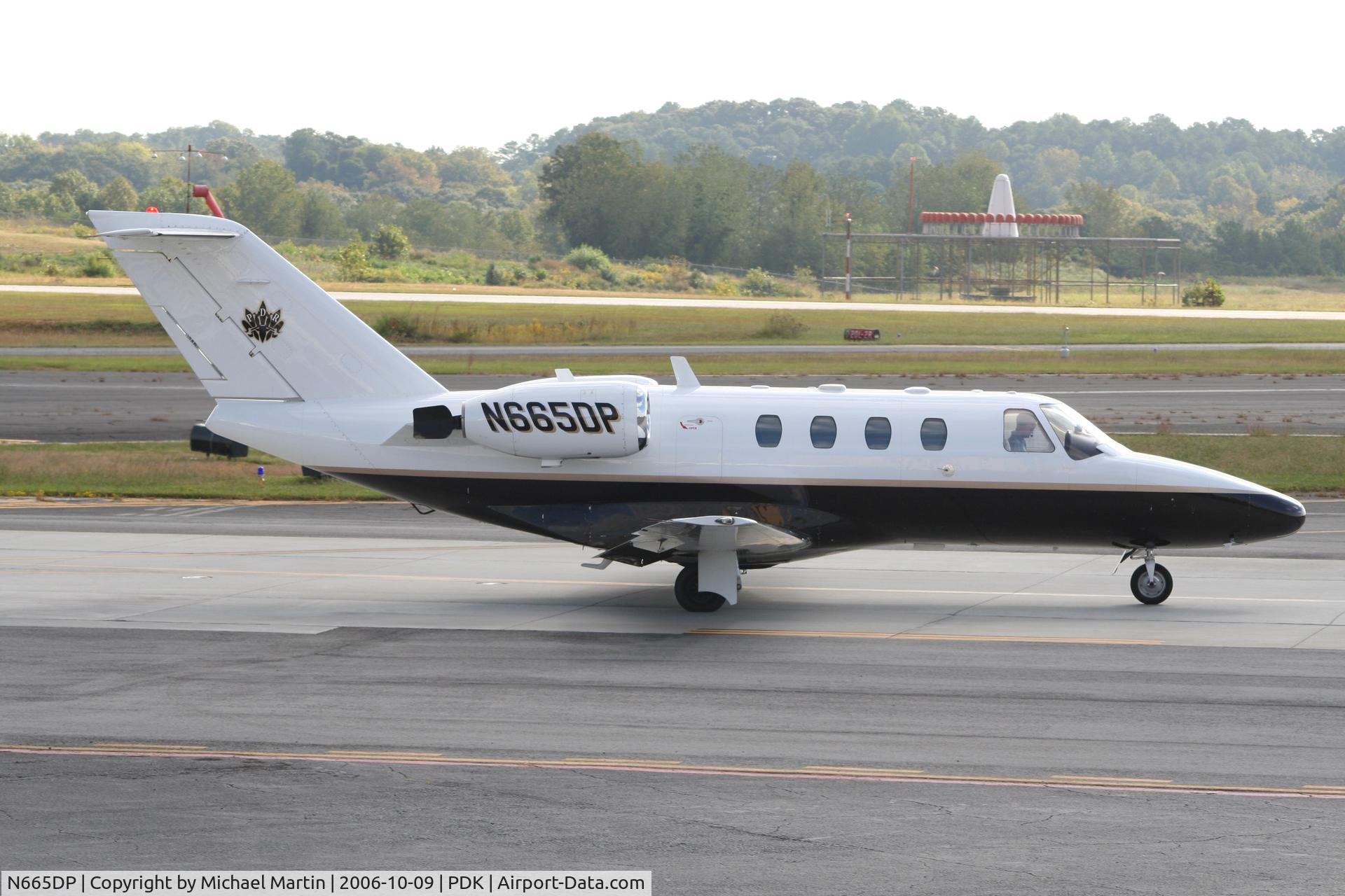 N665DP, 1993 Cessna 525 CitationJet C/N 525-0028, Taxing to Runway 2R