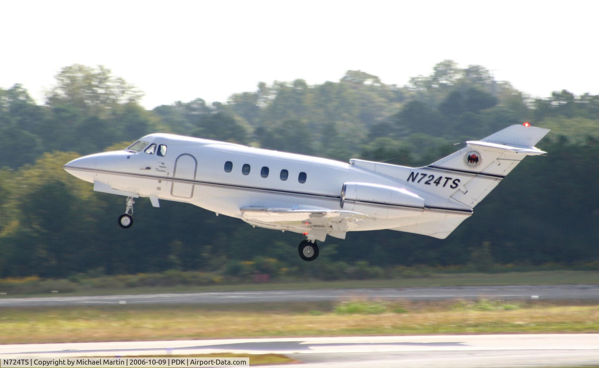 N724TS, 1969 Hawker Siddeley HS-125 SERIES F-400 C/N NA724, Departing PDK enroute to BNA
