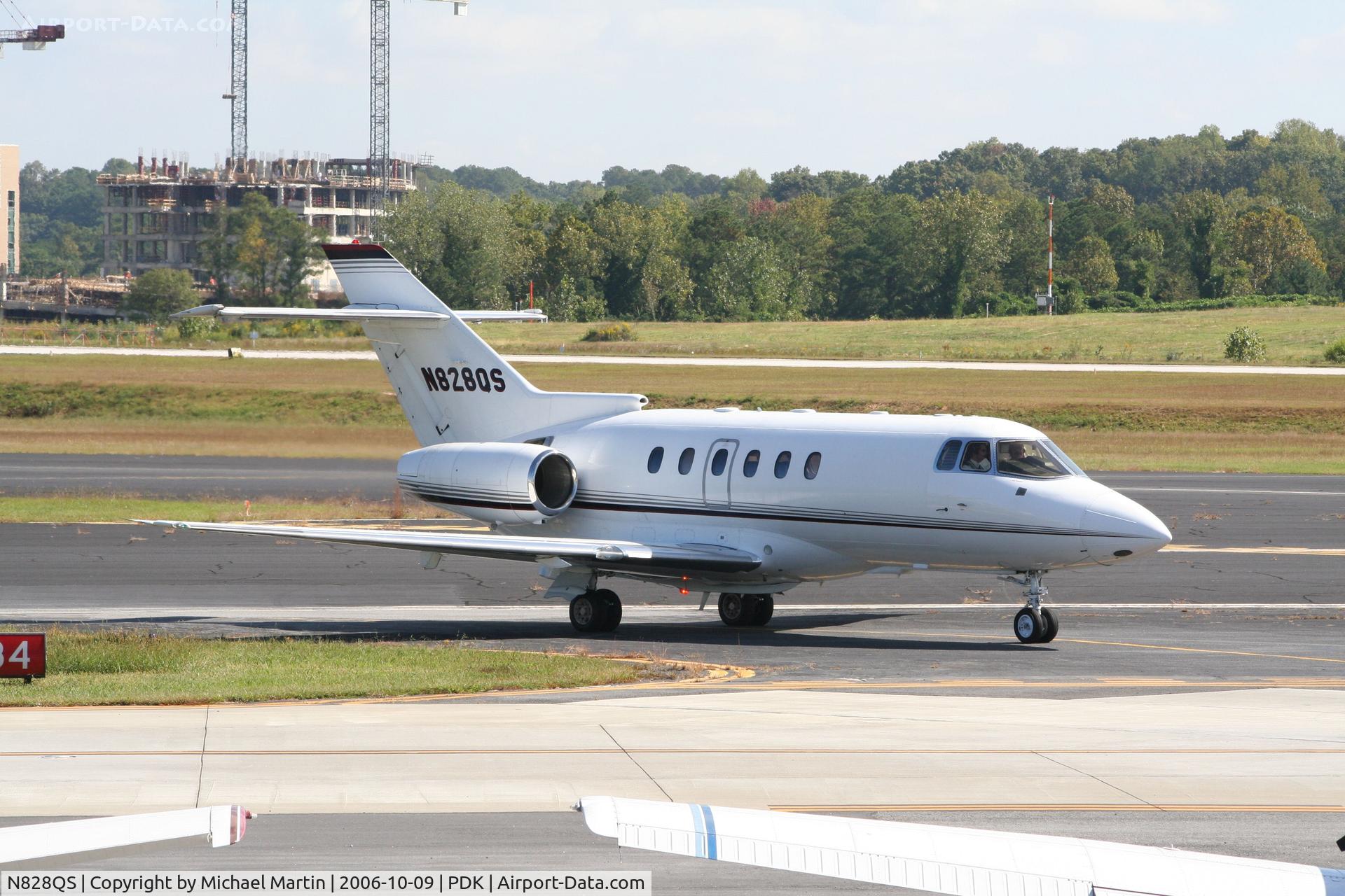 N828QS, 2001 Raytheon Hawker 800XP C/N 258528, Taxing to Runway 2R