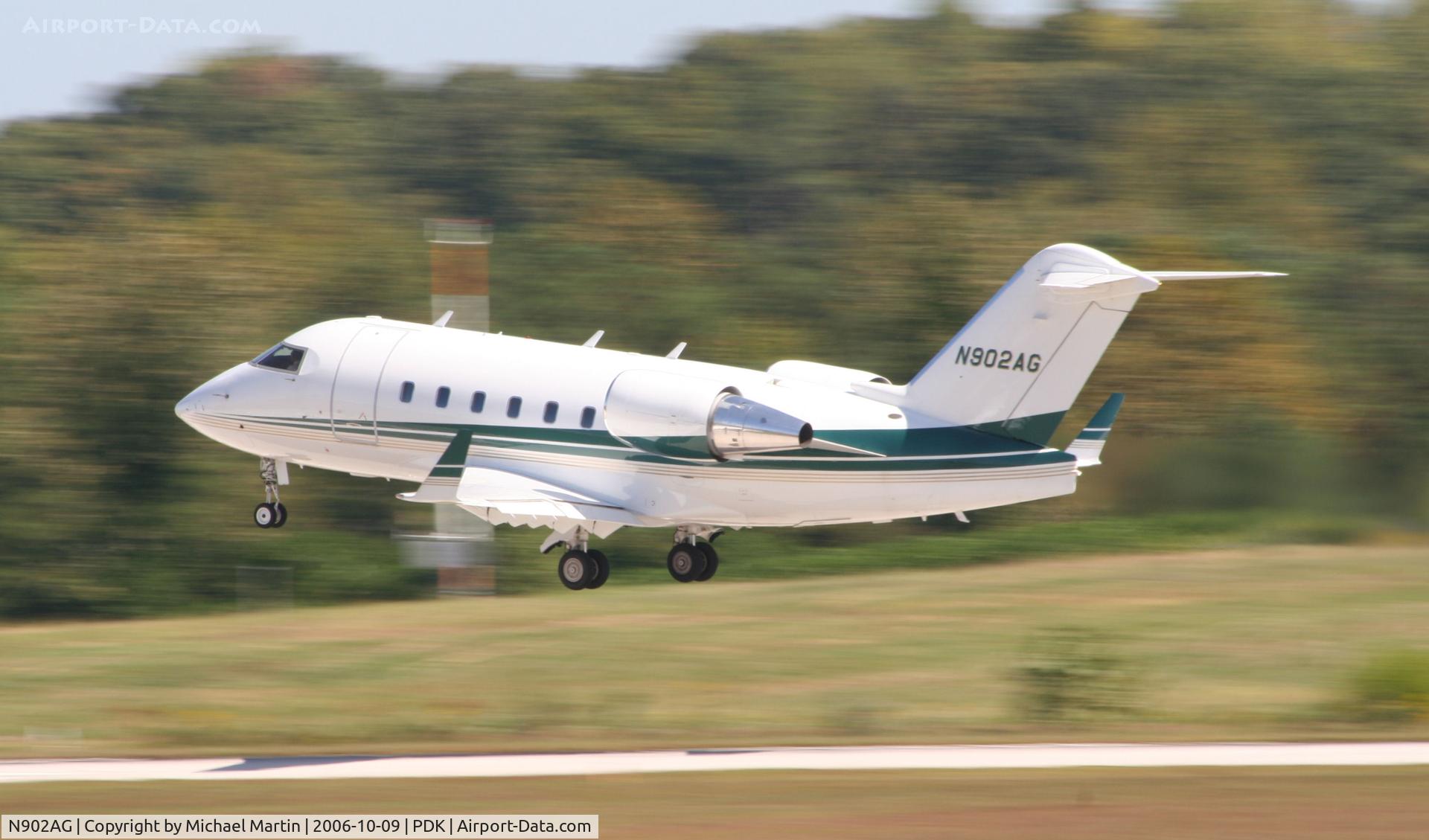 N902AG, 2001 Bombardier Challenger 604 (CL-600-2B16) C/N 5512, Departing PDK enroute to HOU