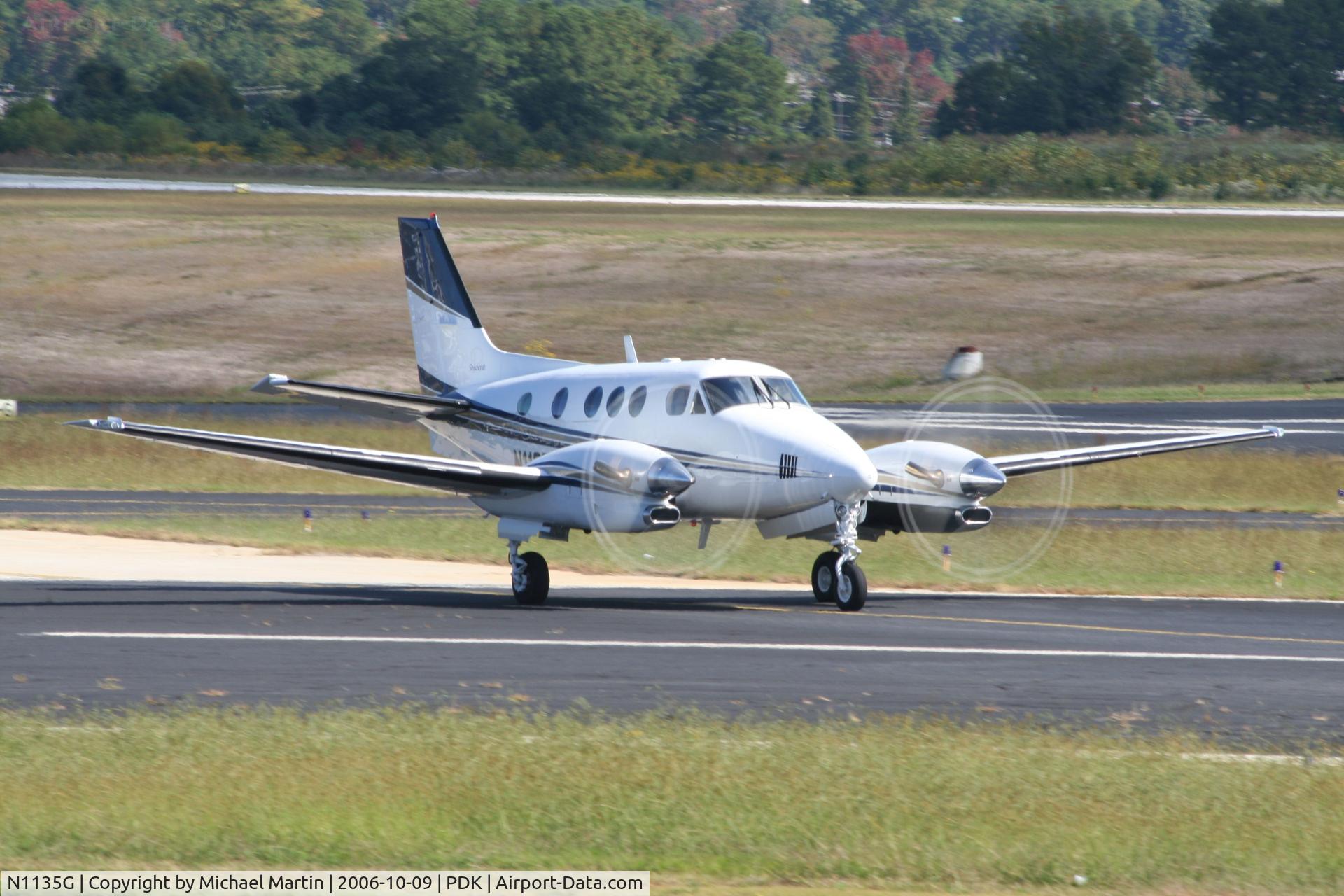 N1135G, 1987 Beech C90A King Air C/N LJ-1488, Taxing to Runway 2R