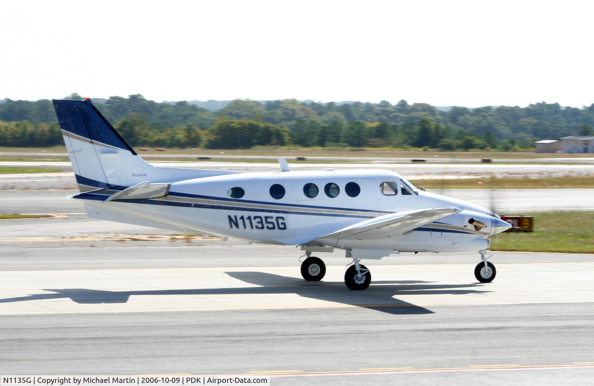 N1135G, 1987 Beech C90A King Air C/N LJ-1488, Taxing to Runway 2R