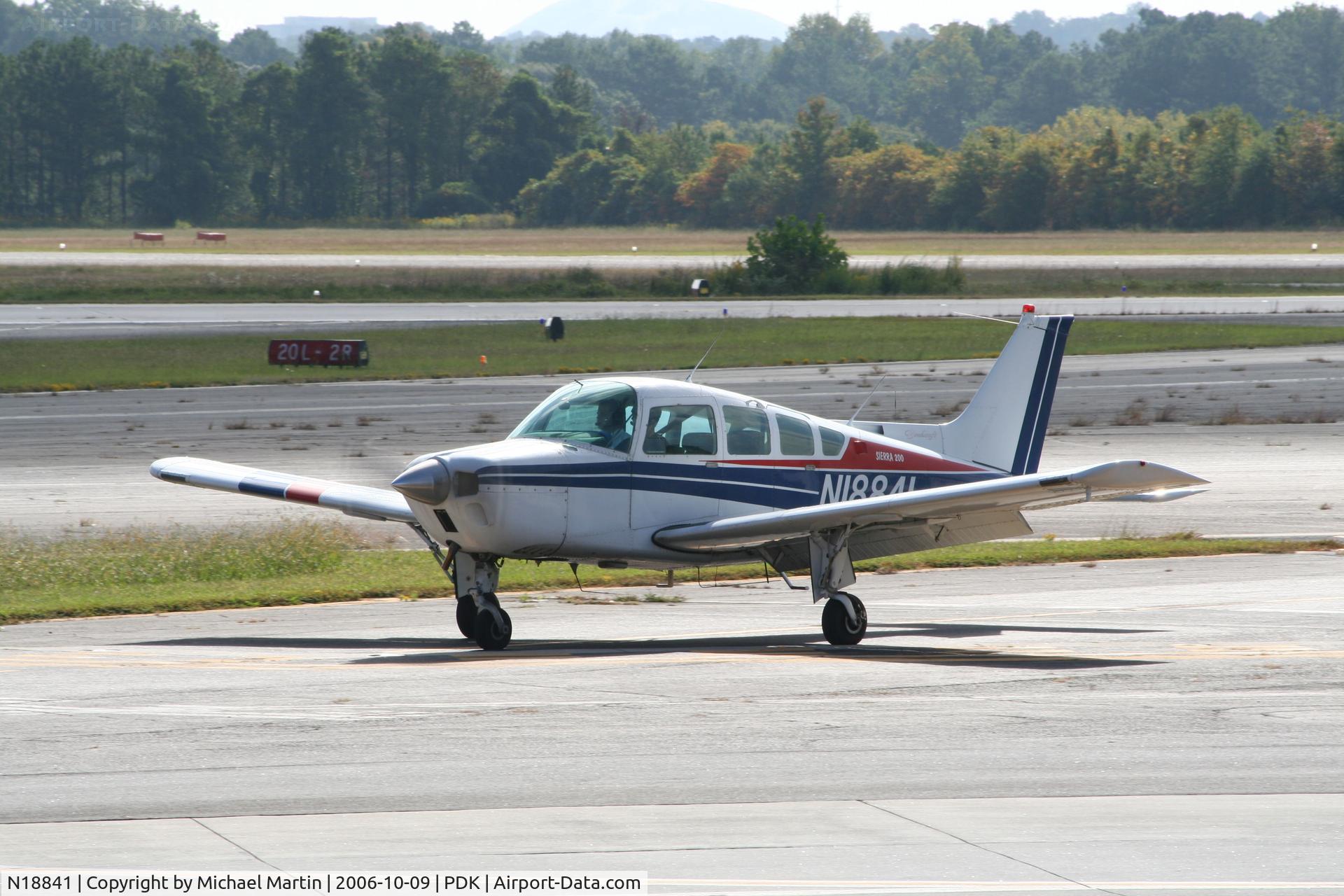 N18841, 1977 Beech C24R C/N MC-509, Taxing back from flight