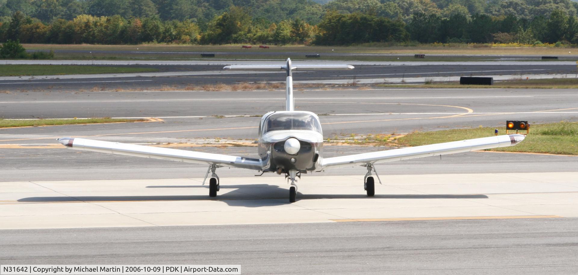 N31642, 1978 Piper PA-32RT-300 C/N 32R-7885114, Head On View