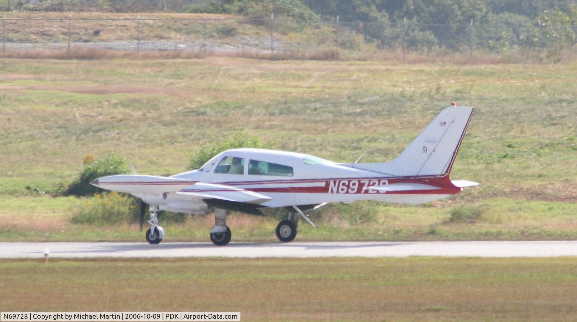N69728, 1973 Cessna 310Q C/N 310Q0945, Landing Runway 2R