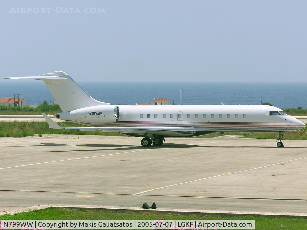 N799WW, 2001 Bombardier BD-700-1A10 Global Express C/N 9092, resting in the apron