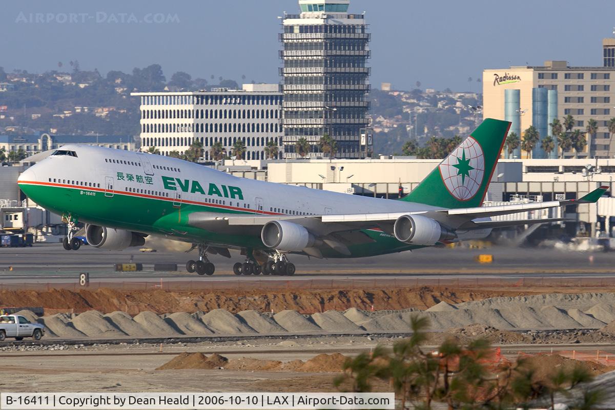 B-16411, Boeing 747-45E C/N 29111, EVA Air B-16411 (FLT EVA11) departing RWY 25R enroute to Chiang Kai Shek Int'l (RCTP). [Canon 30D, Canon 300mm f/2.8L IS]