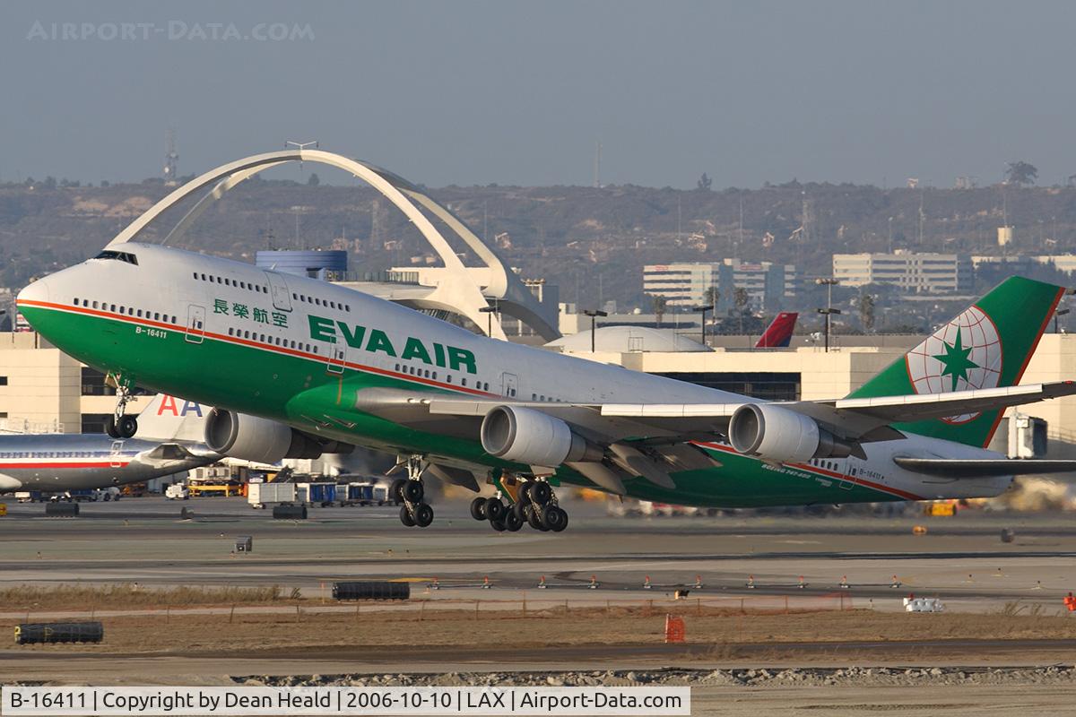 B-16411, Boeing 747-45E C/N 29111, EVA Air B-16411 (FLT EVA11) departing RWY 25R enroute to Chiang Kai Shek Int'l (RCTP). [Canon 30D, Canon 300mm f/2.8L IS]