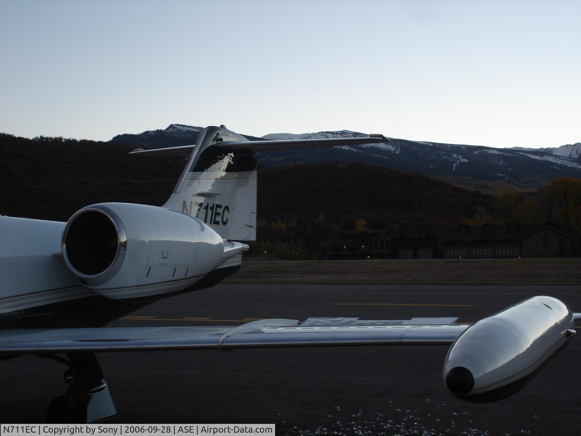 N711EC, 1980 Gates Learjet 35A C/N 311, N711EC in Aspen Colorado