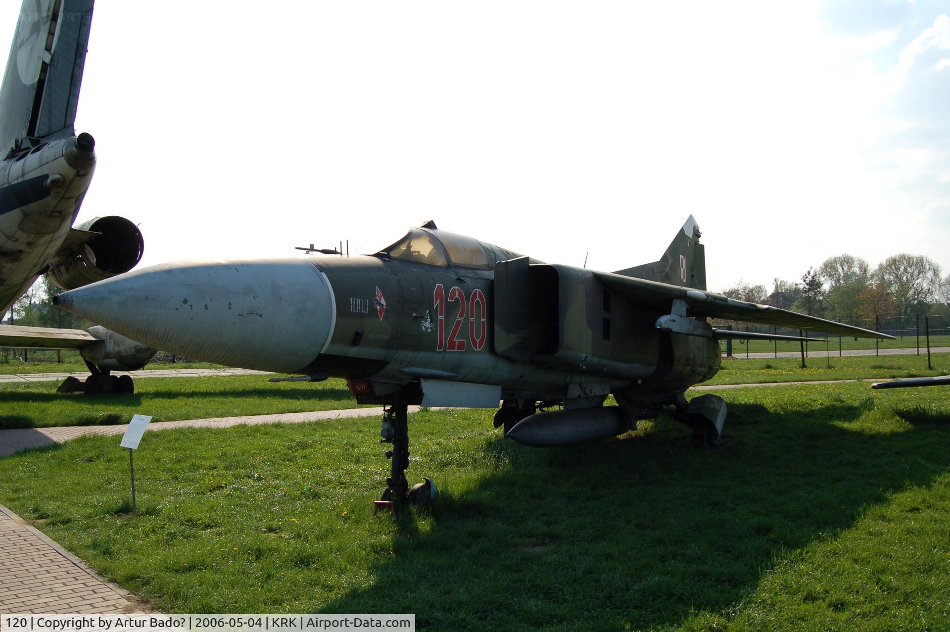 120, Mikoyan-Gurevich MiG-23MF C/N 0390217120, Poland Air Force