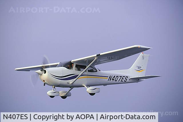 N407ES, 1998 Cessna 172R C/N 17280222, Cessna Skyhawk from AOPA's online gallery.