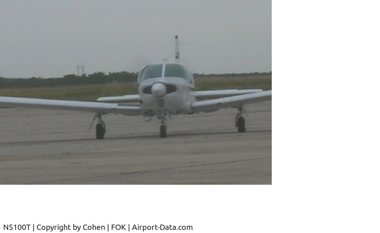N5100T, 1972 Piper PA-28R-200 C/N 28R-7235191, 5100T taxiing at Gabreski airport