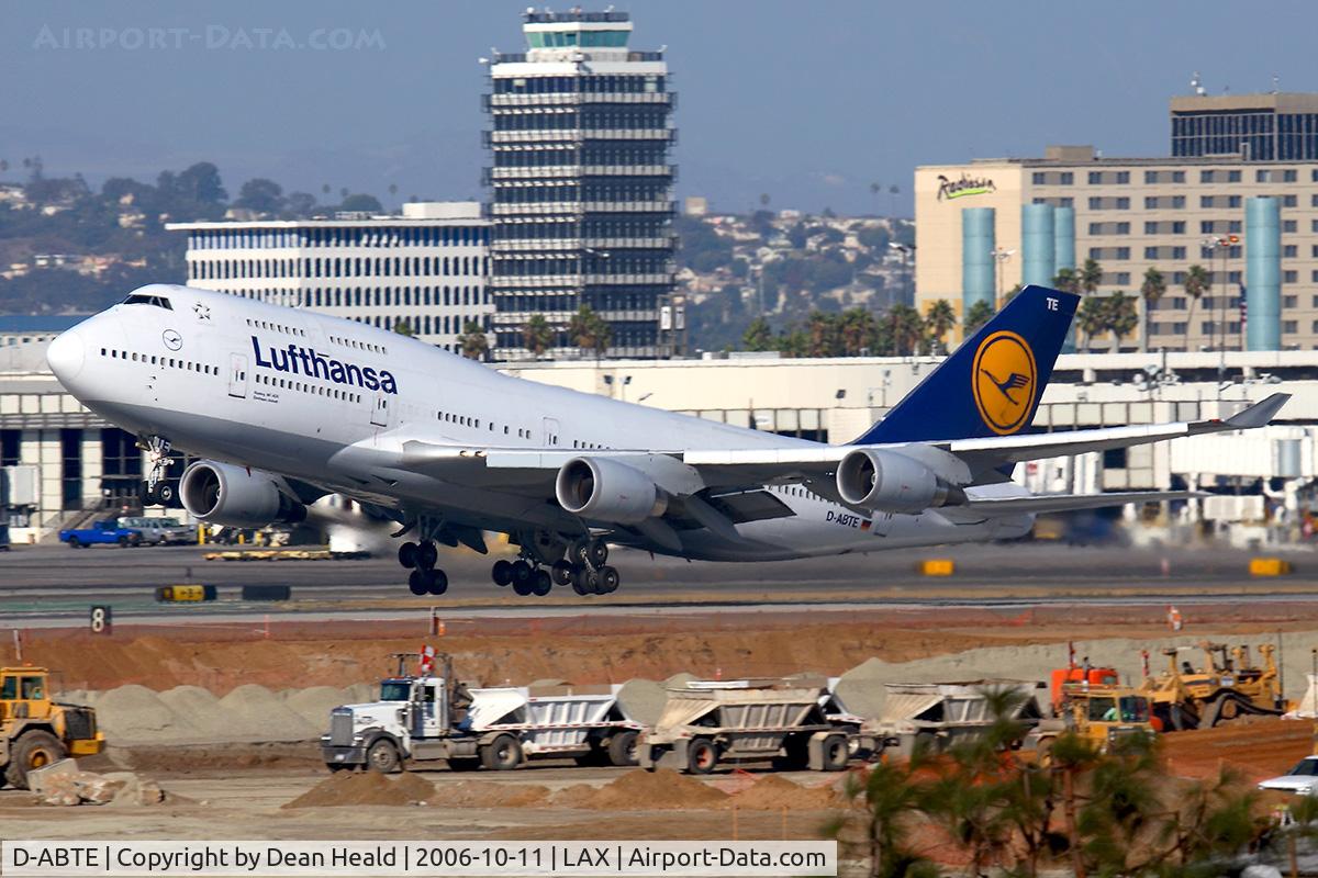 D-ABTE, 1991 Boeing 747-430M C/N 24966, Lufthansa D-ABTE (FLT DLH457) departing RWY 25R enroute to Frankfurt Main (EDDF).
