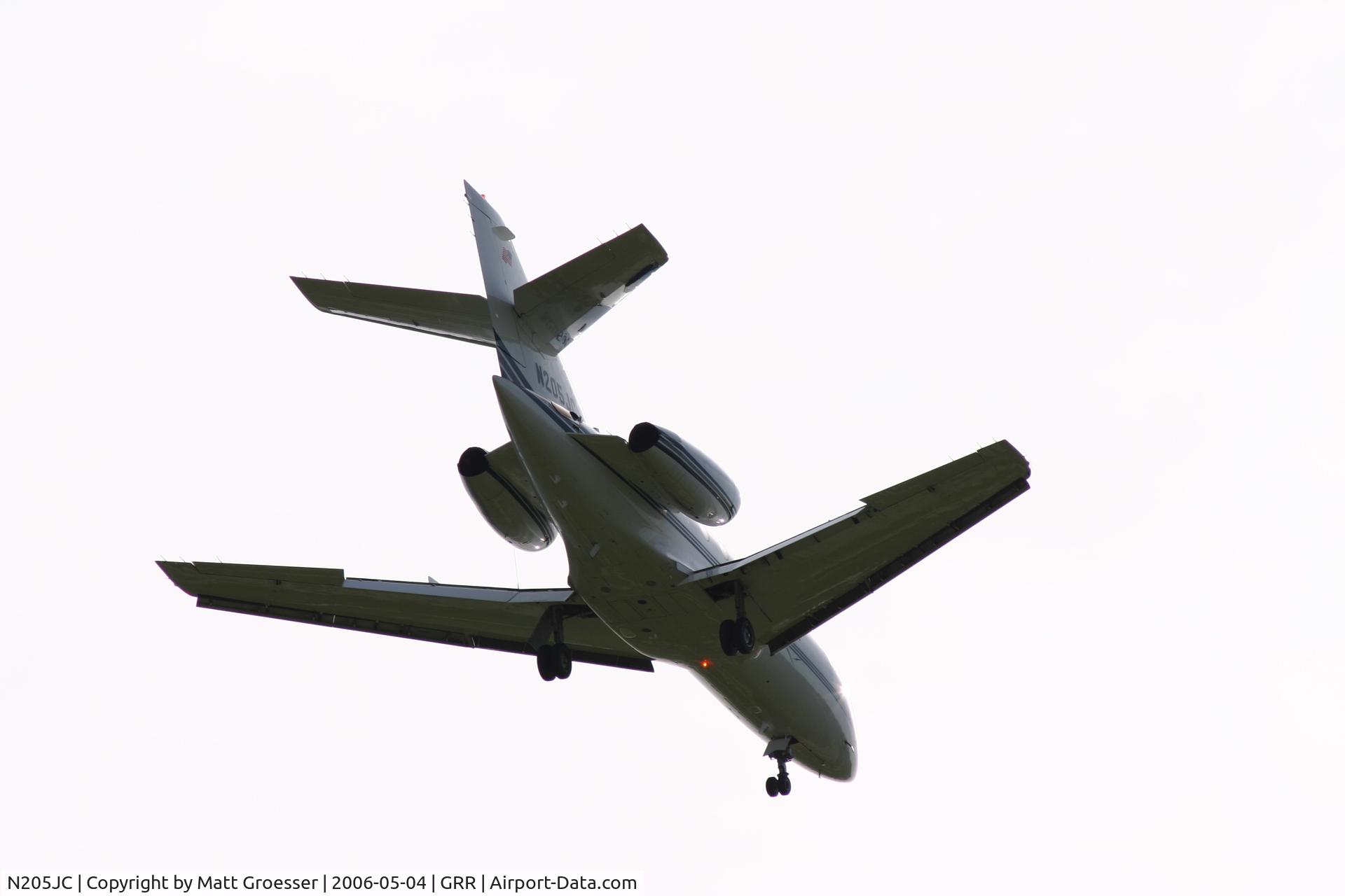 N205JC, 1981 Dassault Falcon (Mystere) 20F C/N 440, On Final Approach to Runway 26R at Gerald R. Ford International Airport in Grand Rapids, MI