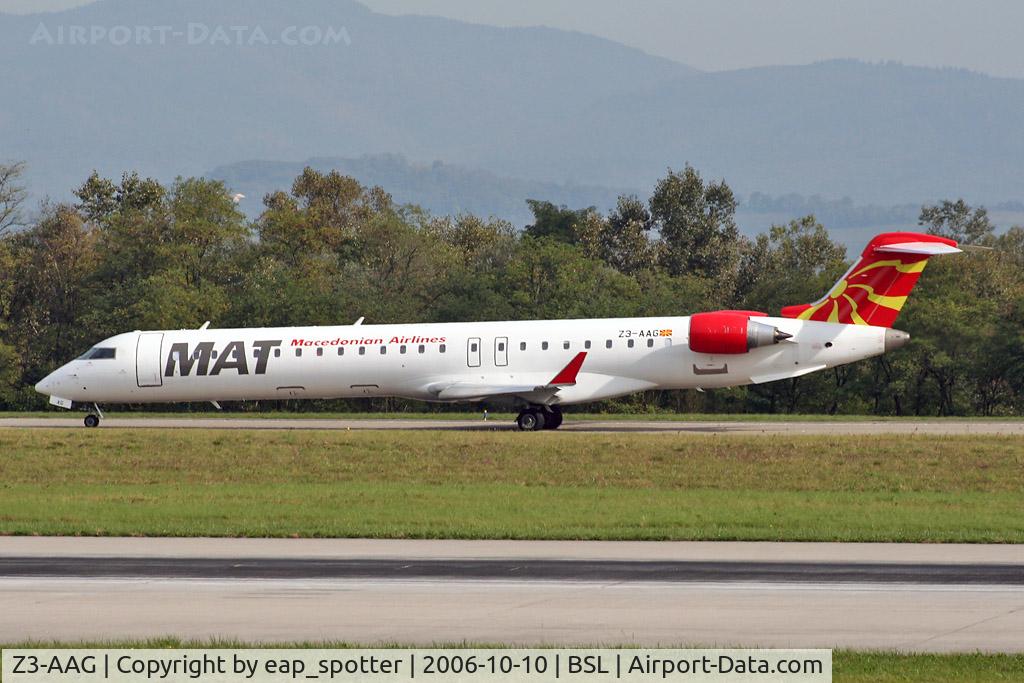 Z3-AAG, 2001 Bombardier CRJ-900LR (CL-600-2D24) C/N 15001, taxi to holding-point 16