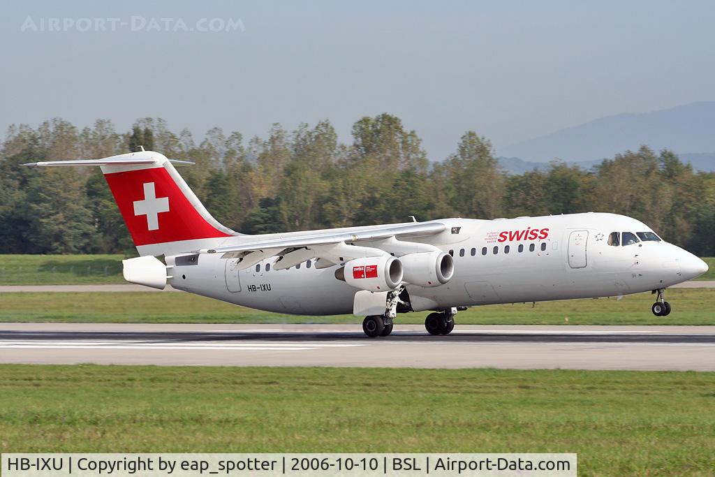 HB-IXU, 1995 British Aerospace Avro 146-RJ100 C/N E3276, landing on runway 16