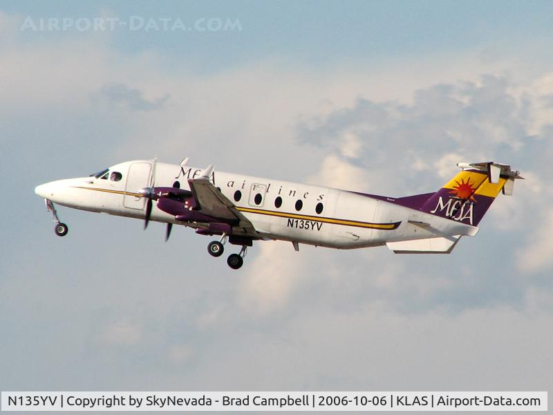N135YV, 1995 Beech 1900D C/N UE-135, Mesa Airlines / 1995 Beech 1900D