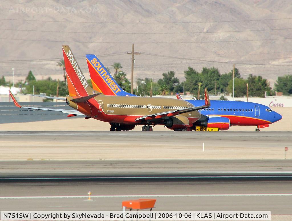 N751SW, 1999 Boeing 737-7H4 C/N 29803, Southwest Airlines / 1999 Boeing 737-7H4 / Looks like a near-miss to me! I'm sure they are probably farther apart then they appear...
