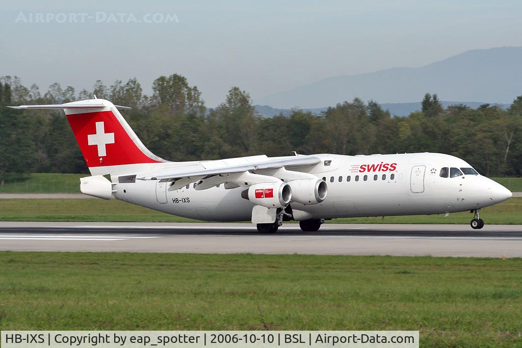 HB-IXS, 1995 British Aerospace Avro 146-RJ100 C/N E3280, landing on runway 16