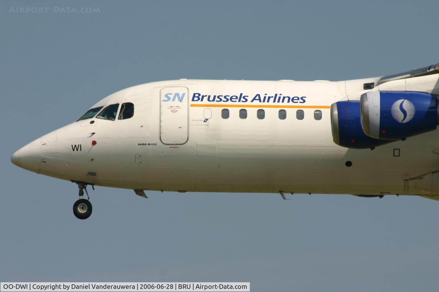 OO-DWI, 1999 British Aerospace Avro 146-RJ100 C/N E3342, close-up