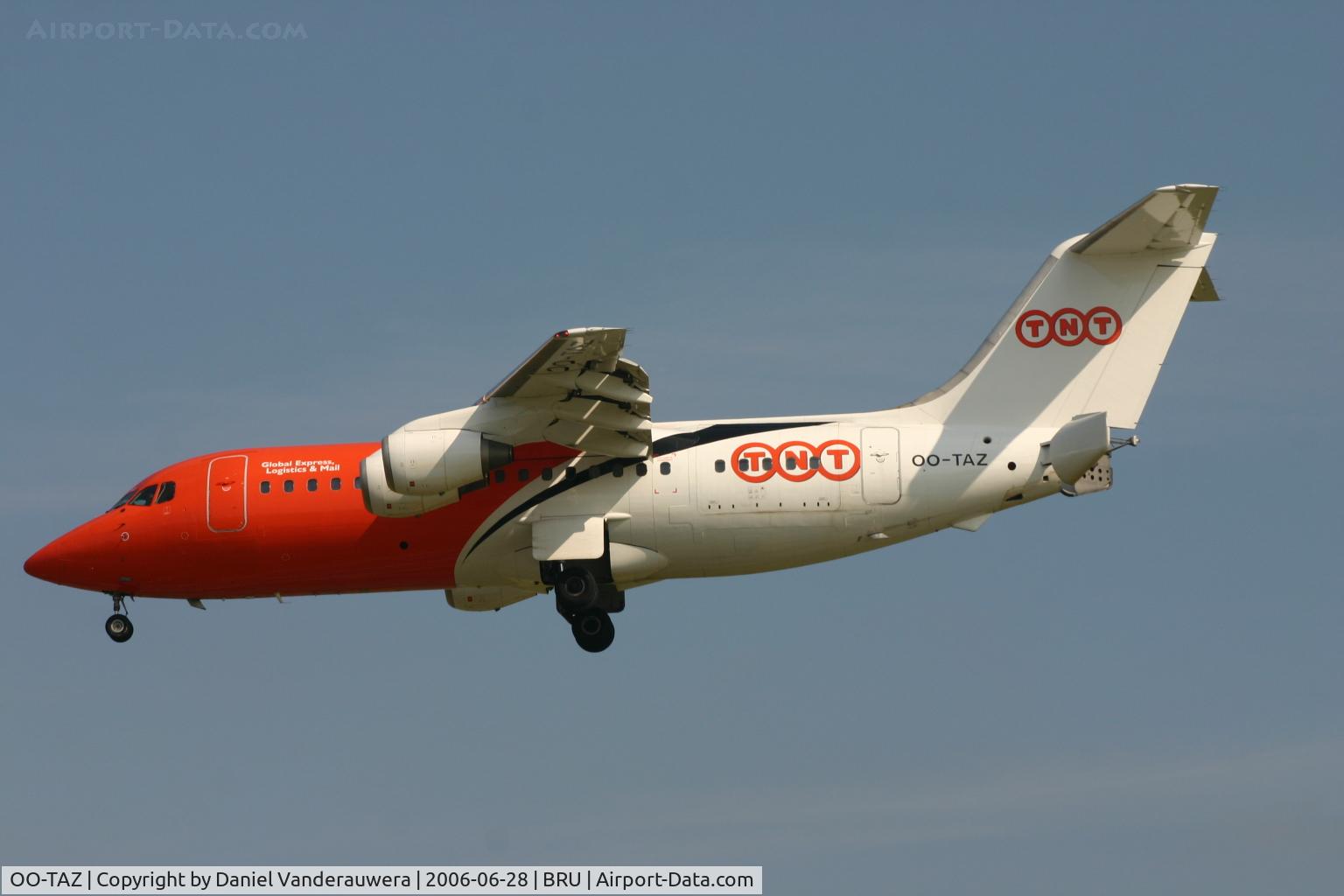 OO-TAZ, 1991 British Aerospace BAe.146-200QC Quick Change C/N E2188, descending to rwy 25L