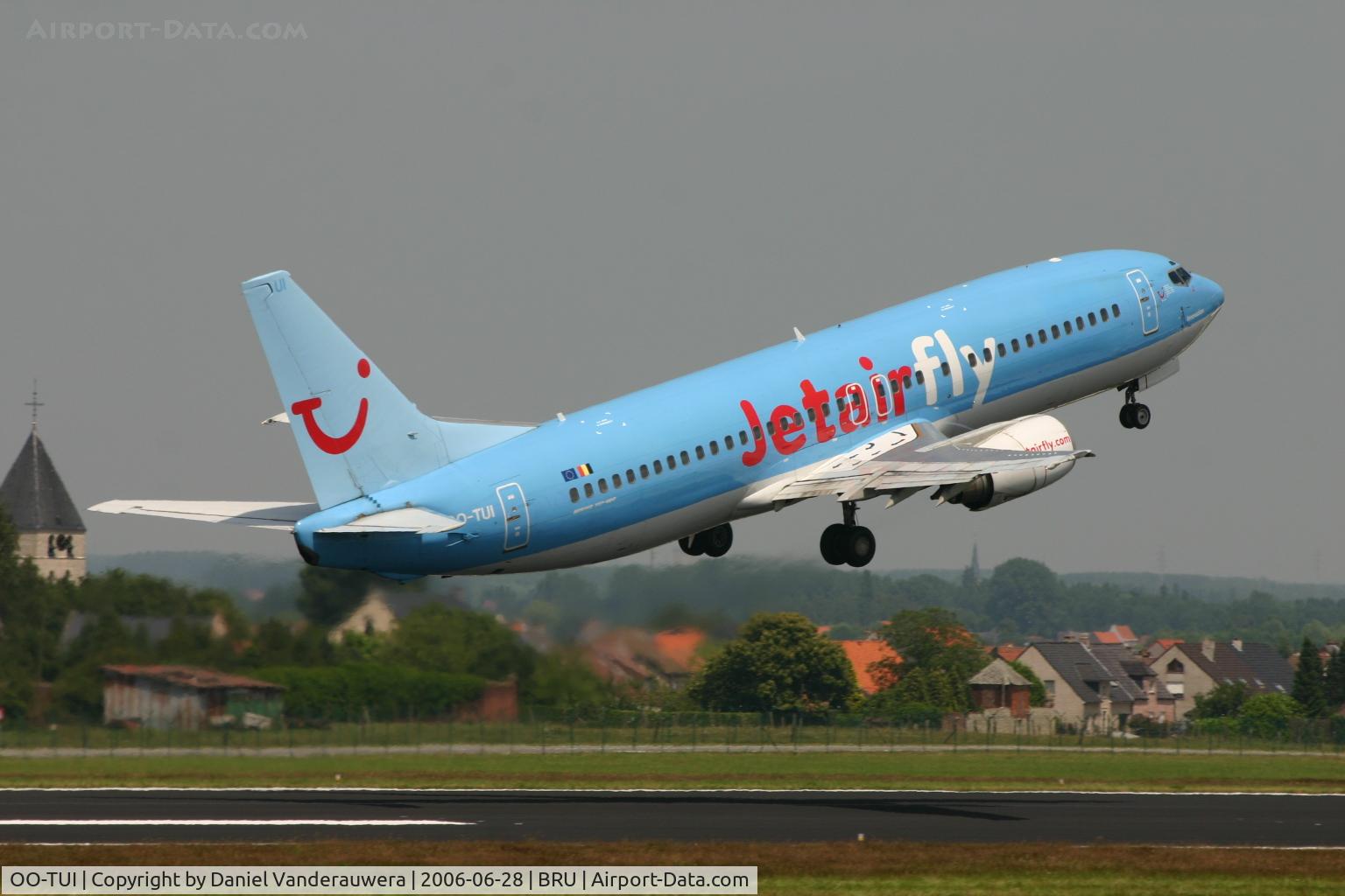 OO-TUI, 1989 Boeing 737-4K5 C/N 24125, taking off on rwy 07R