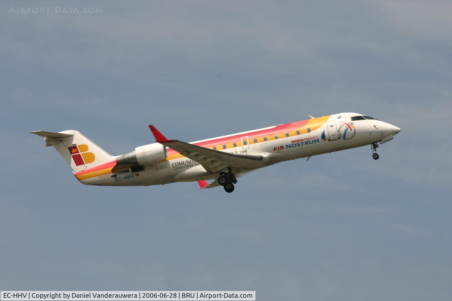 EC-HHV, 1999 Canadair CRJ-200ER (CL-600-2B19) C/N 7350, taking off from rwy 07R