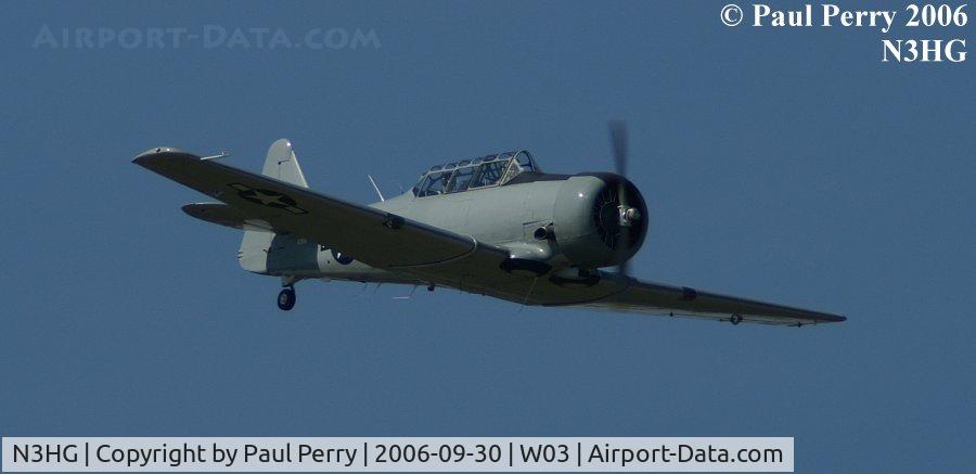 N3HG, North American T-6G Texan C/N 168-201, Mike inbound to show center