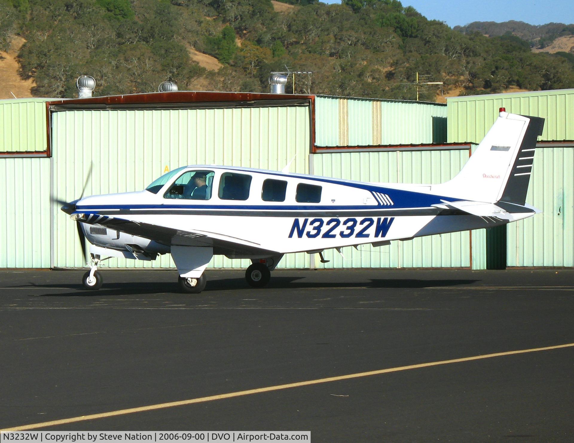 N3232W, 1995 Beech A36 Bonanza 36 C/N E-2932, 1995 Beech A36 Bonanza fast taxying @ Gnoss Field (Novato), CA