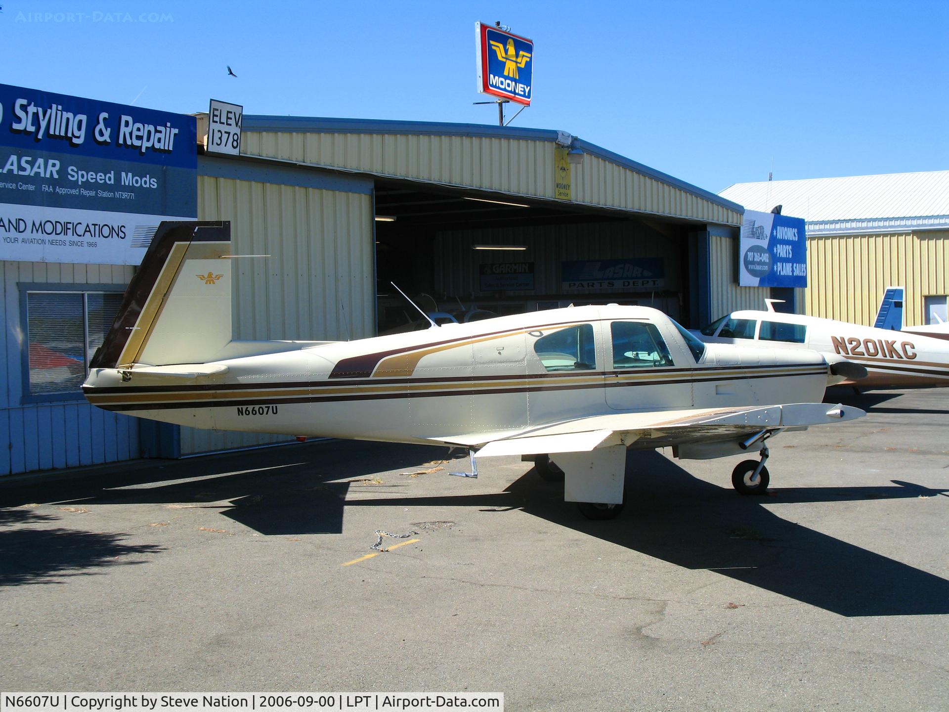 N6607U, 1963 Mooney M20D Master C/N 102, 1963 Mooney was converted from fixed (M20D) to retractable gear (M20D/C) sometime in the past and photographed @ Lampson Field (Lakeport), CA in from Santa Rosa, CA for maintenance.  Thanks to Doug Robertson for catching the conversion from fixed gear.