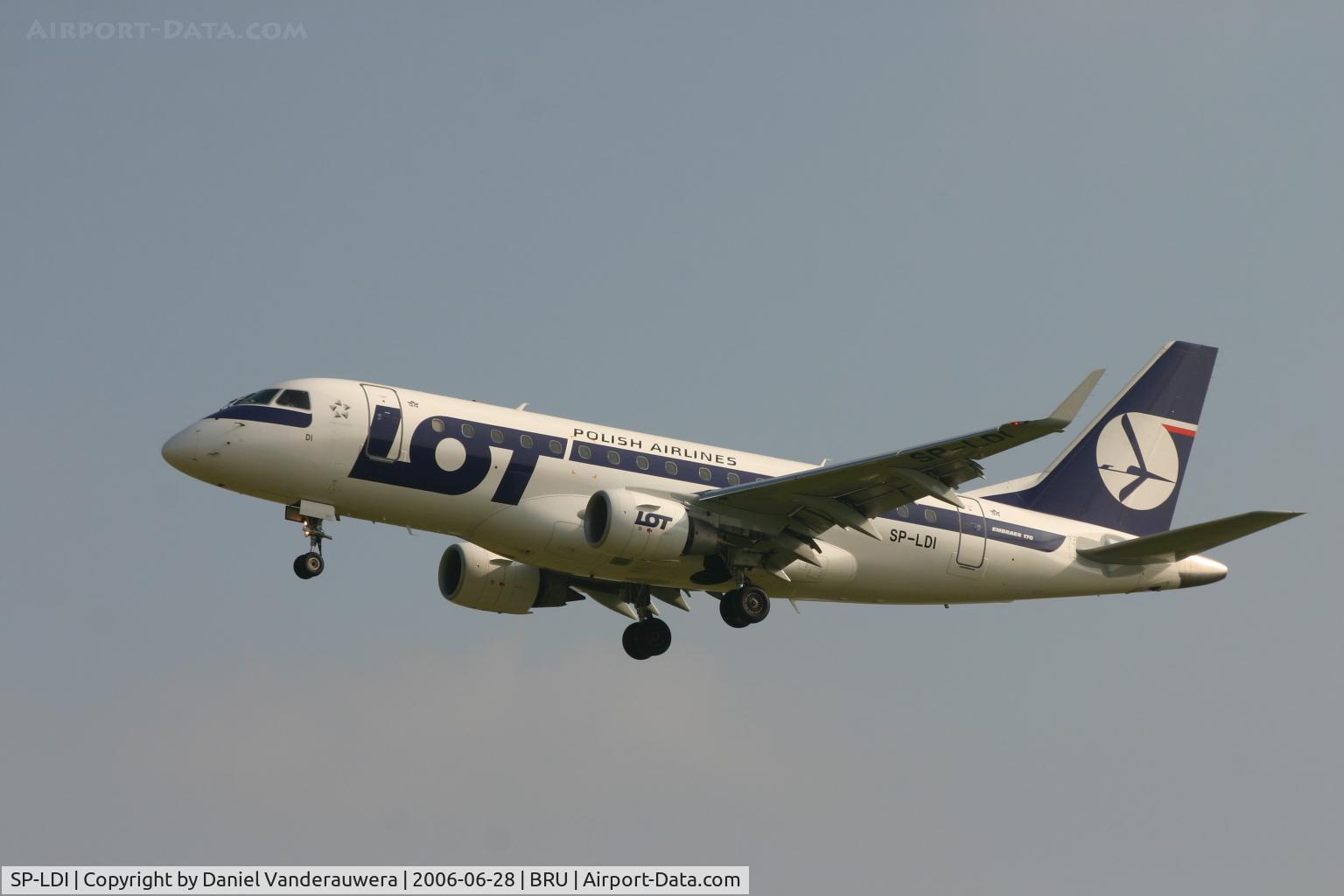 SP-LDI, 2005 Embraer 170LR (ERJ-170-100LR) C/N 17000073, arrival of flight LO235 from WAW