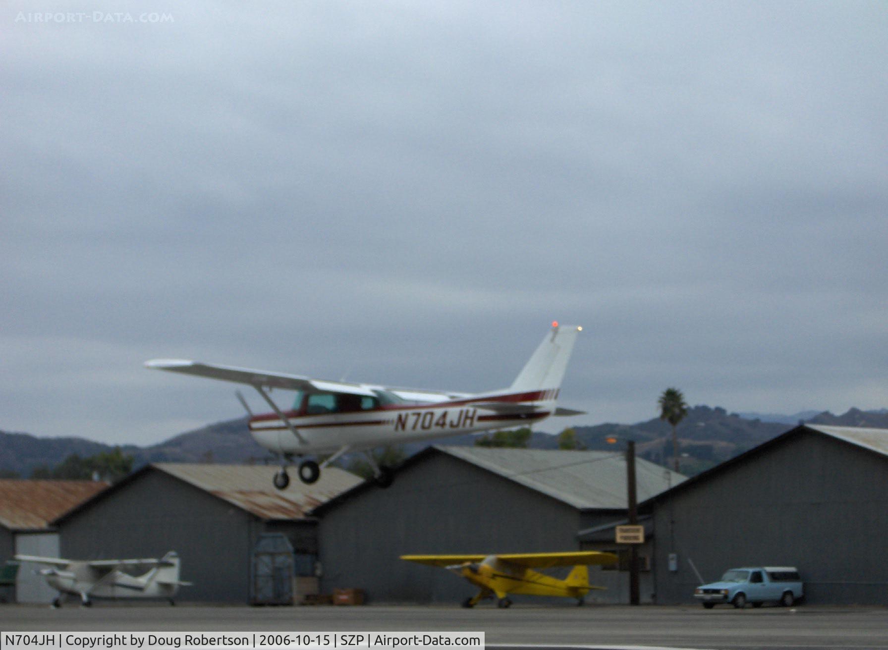 N704JH, 1976 Cessna 150M C/N 15078644, 1976 Cessna 150M, Continental O-200 100 Hp, landing Runway 22