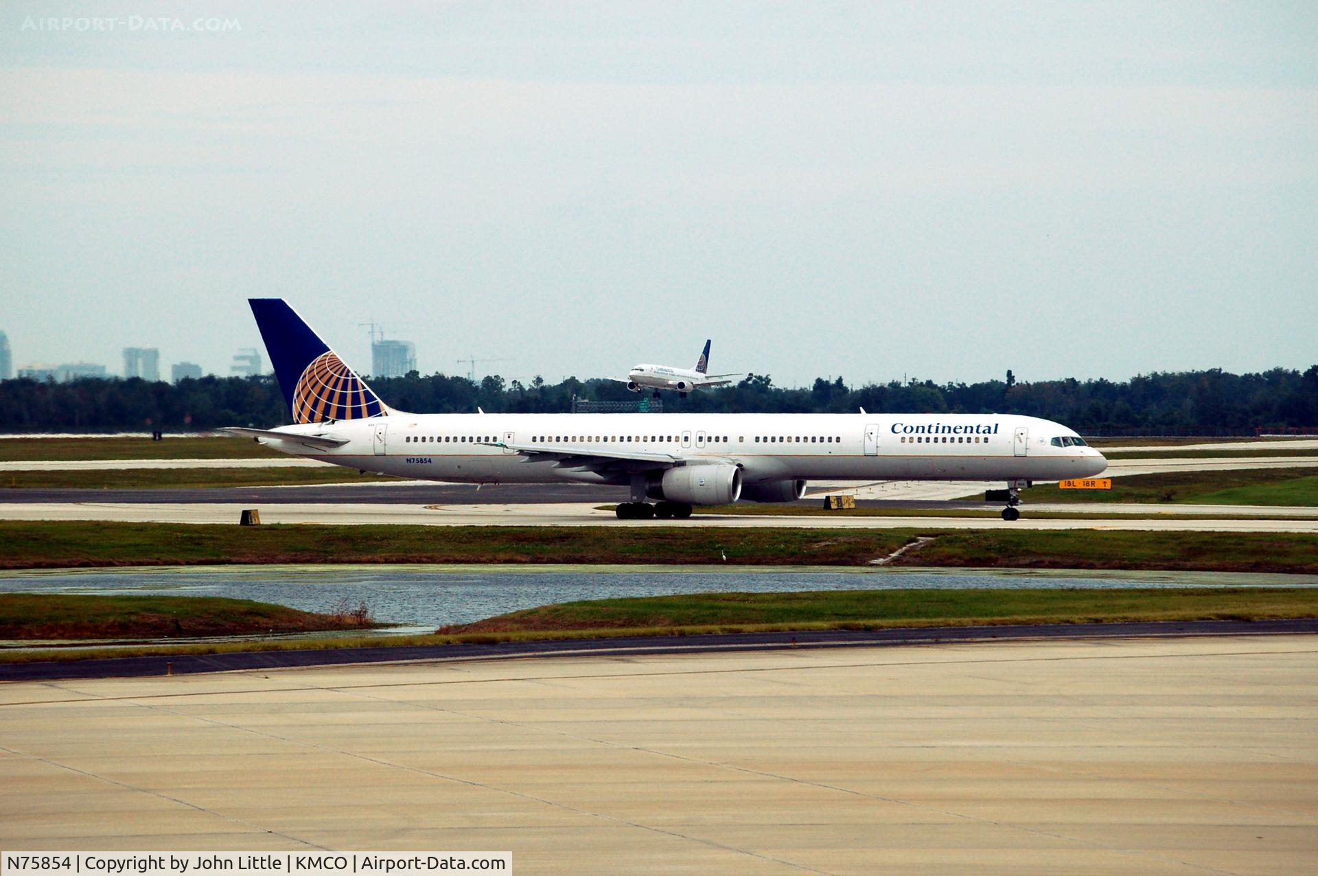 N75854, 2002 Boeing 757-324 C/N 32813, Taxi to Active- Orlando