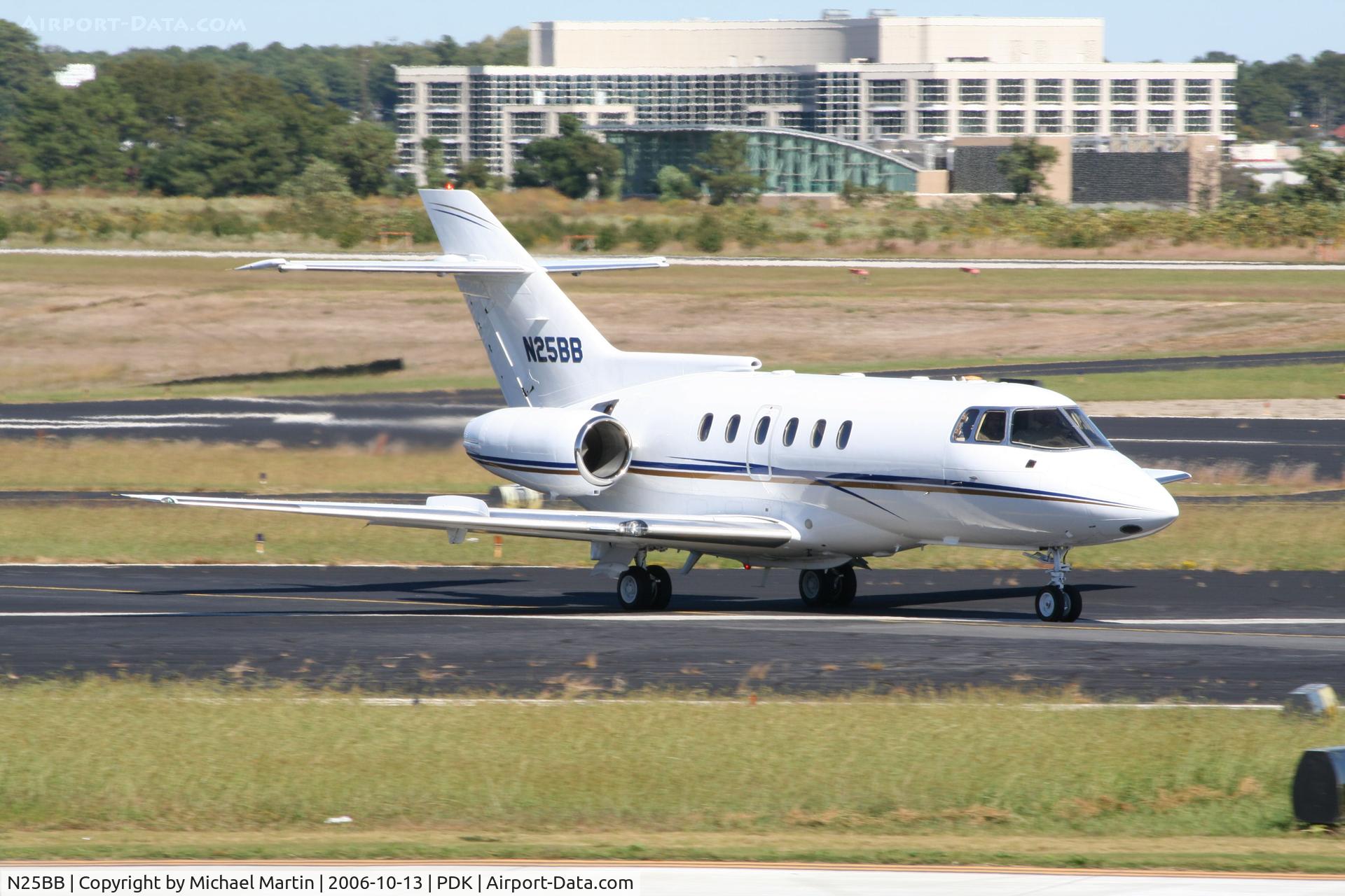 N25BB, British Aerospace BAe.125 Series 800A C/N 258189, Taxing to Runway 2R