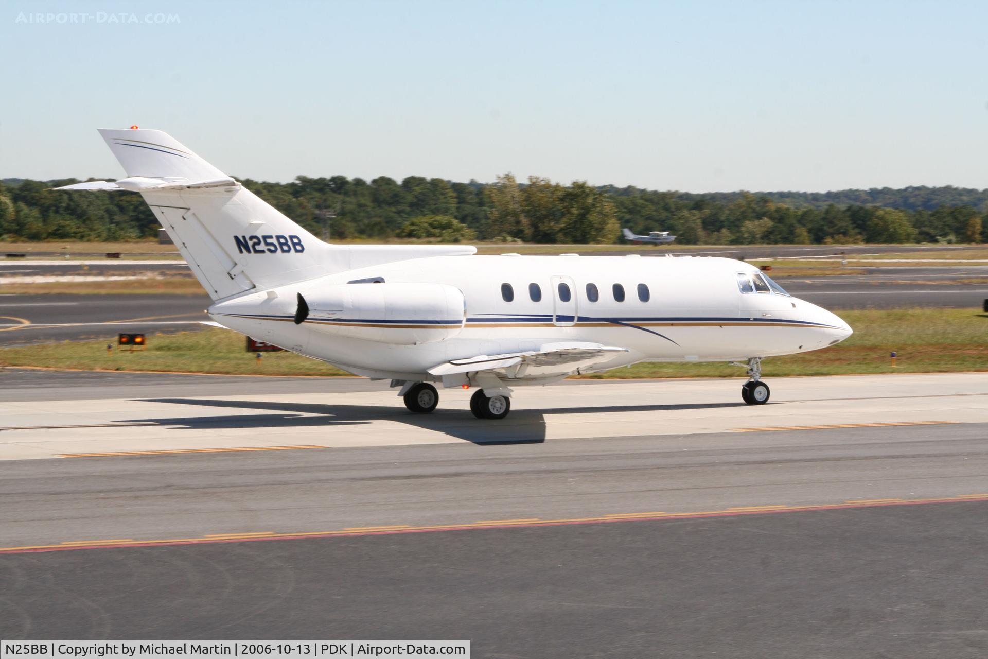 N25BB, British Aerospace BAe.125 Series 800A C/N 258189, Taxing to Runway 2R