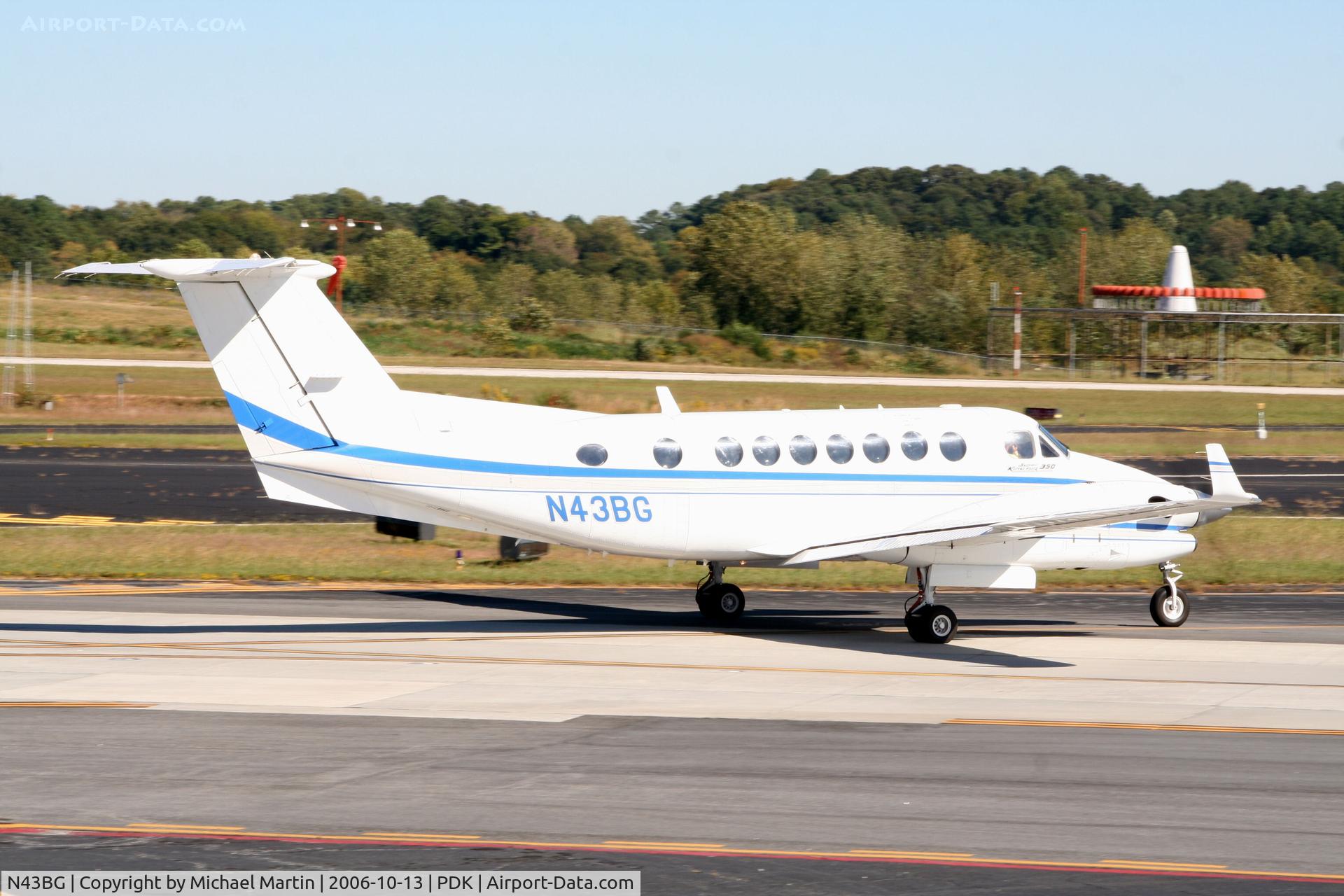 N43BG, 1994 Beech B300 King Air C/N FL-117, Taxing to Runway 34