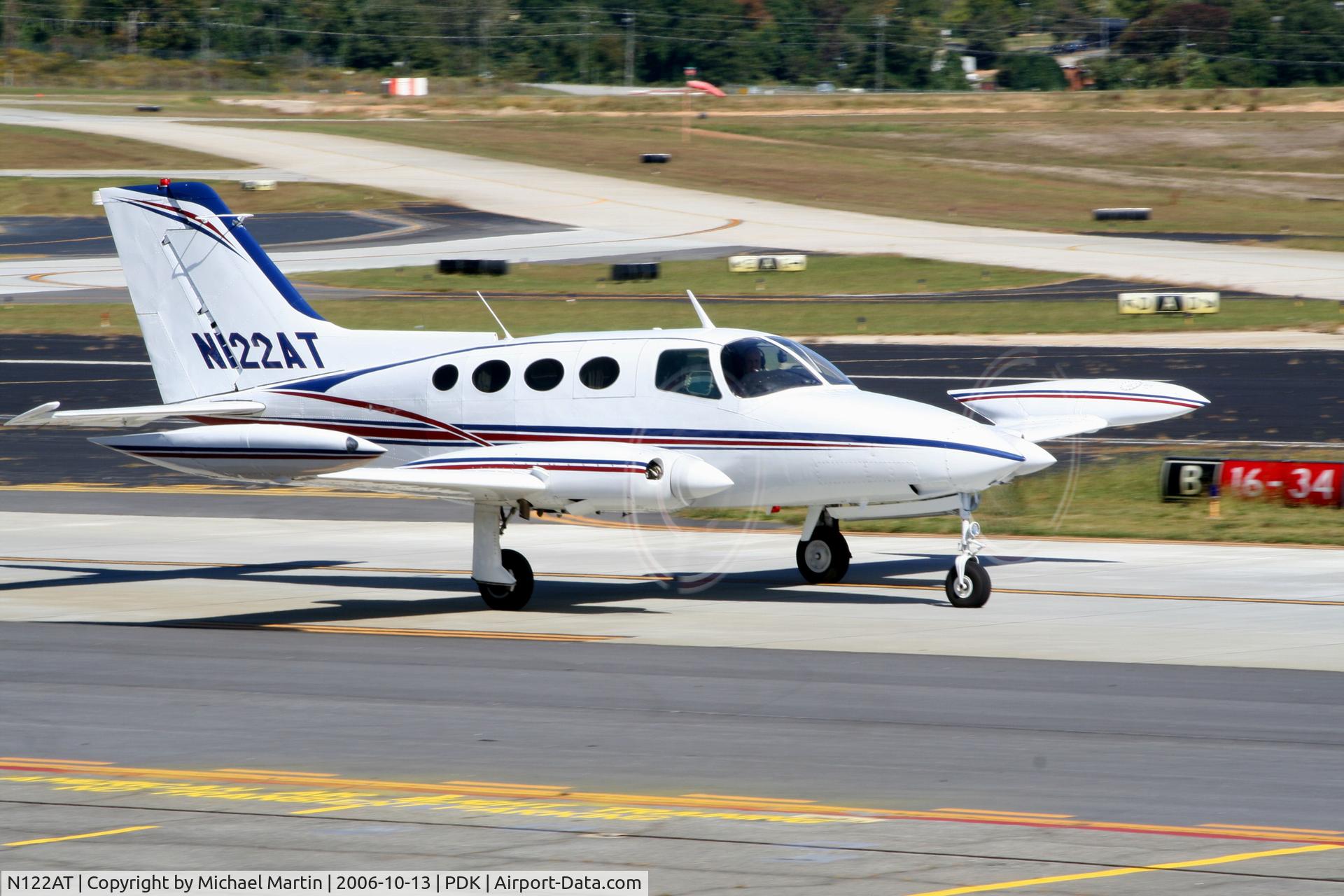 N122AT, 1970 Cessna 401B C/N 401B0042, Taxing to Runway 34