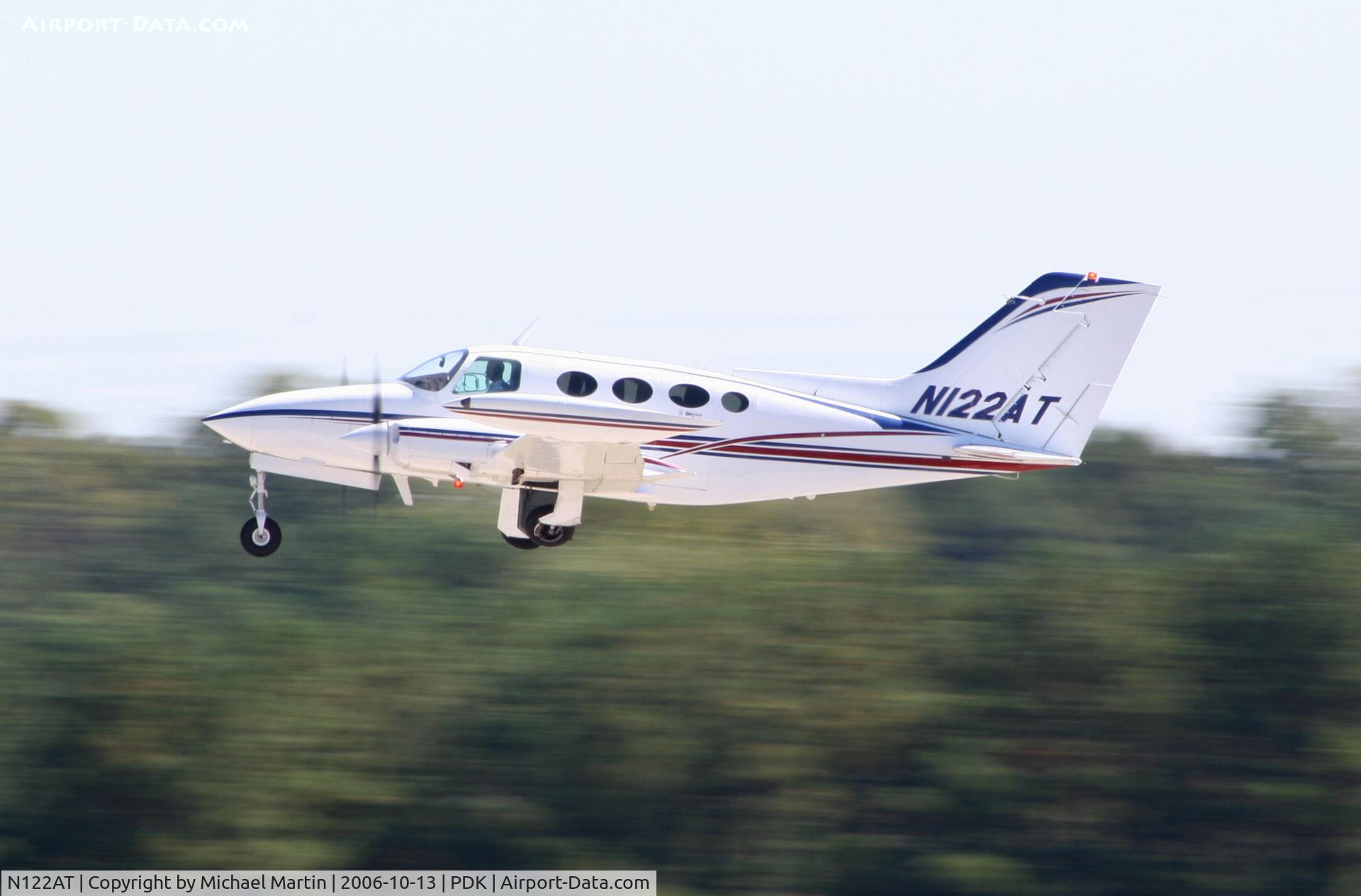 N122AT, 1970 Cessna 401B C/N 401B0042, Departing PDK enroute to DTS