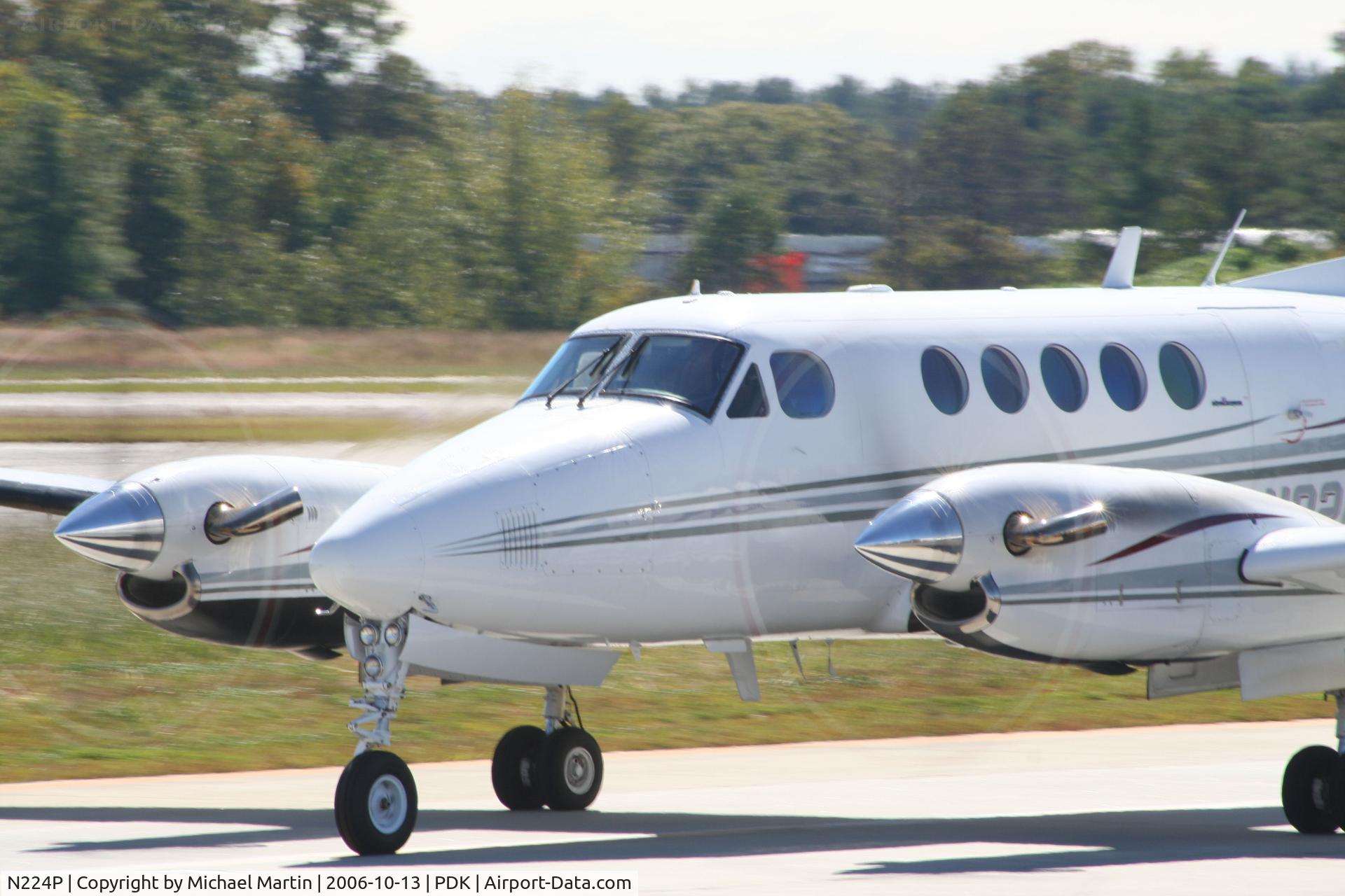 N224P, 1985 Beech B200 King Air C/N BB-1230, Closeup of cockpit