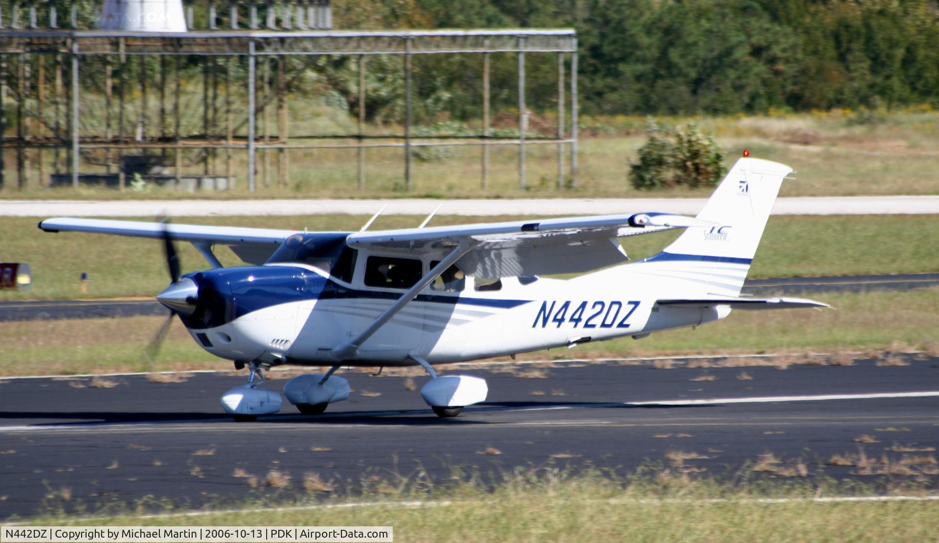 N442DZ, 2004 Cessna T206H Turbo Stationair C/N T20608453, Taxing to Mercury Air Center