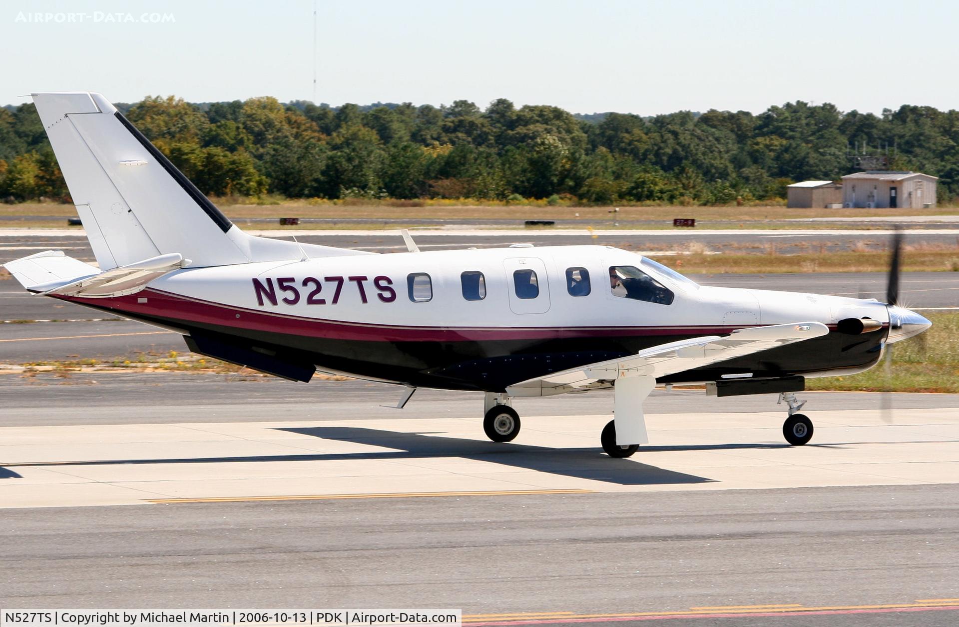 N527TS, 2000 Socata TBM-700 C/N 184, Taxing to Runway 34