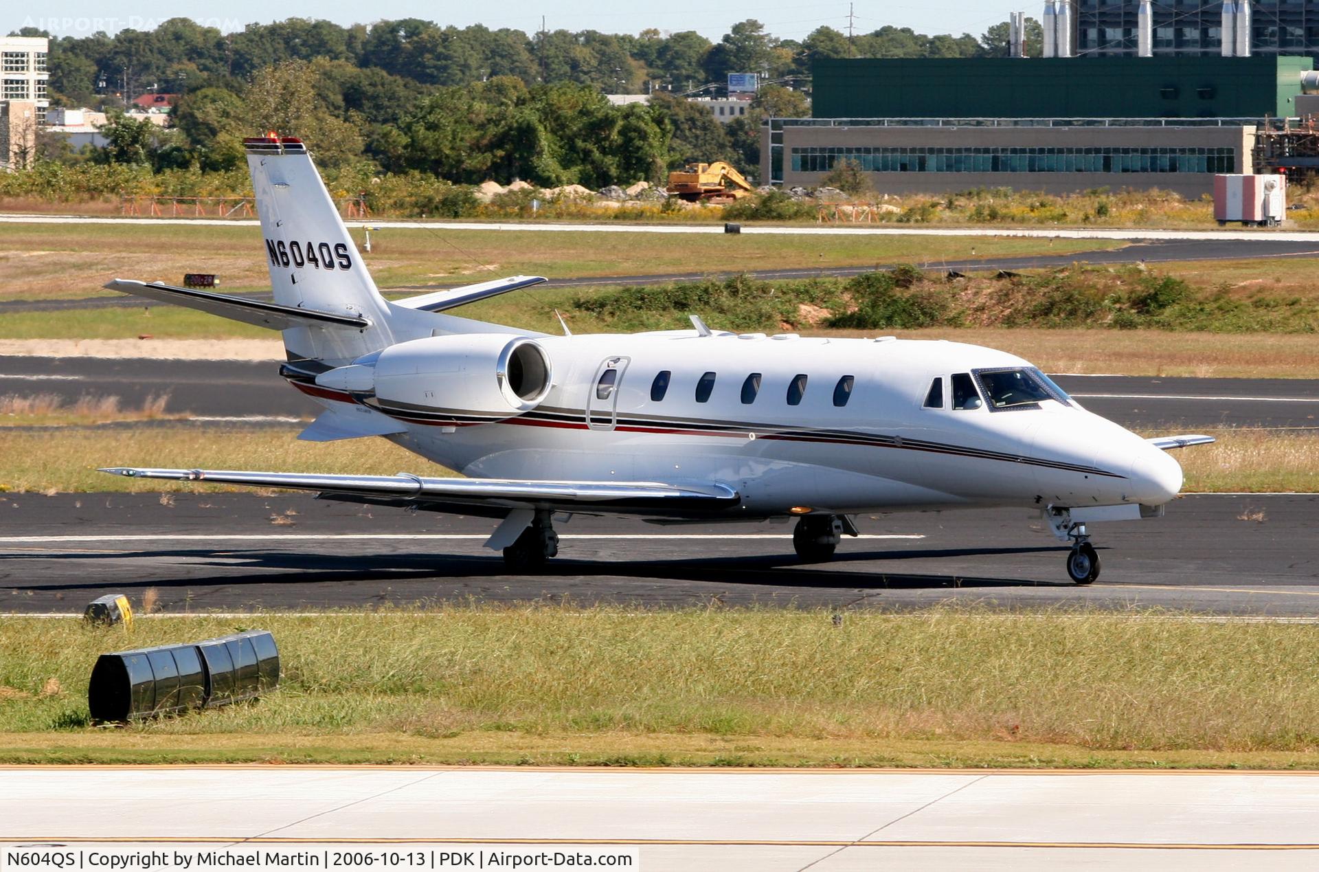 N604QS, 2001 Cessna 560XL Citation Excel C/N 560-5204, Taxing to Runway 2R