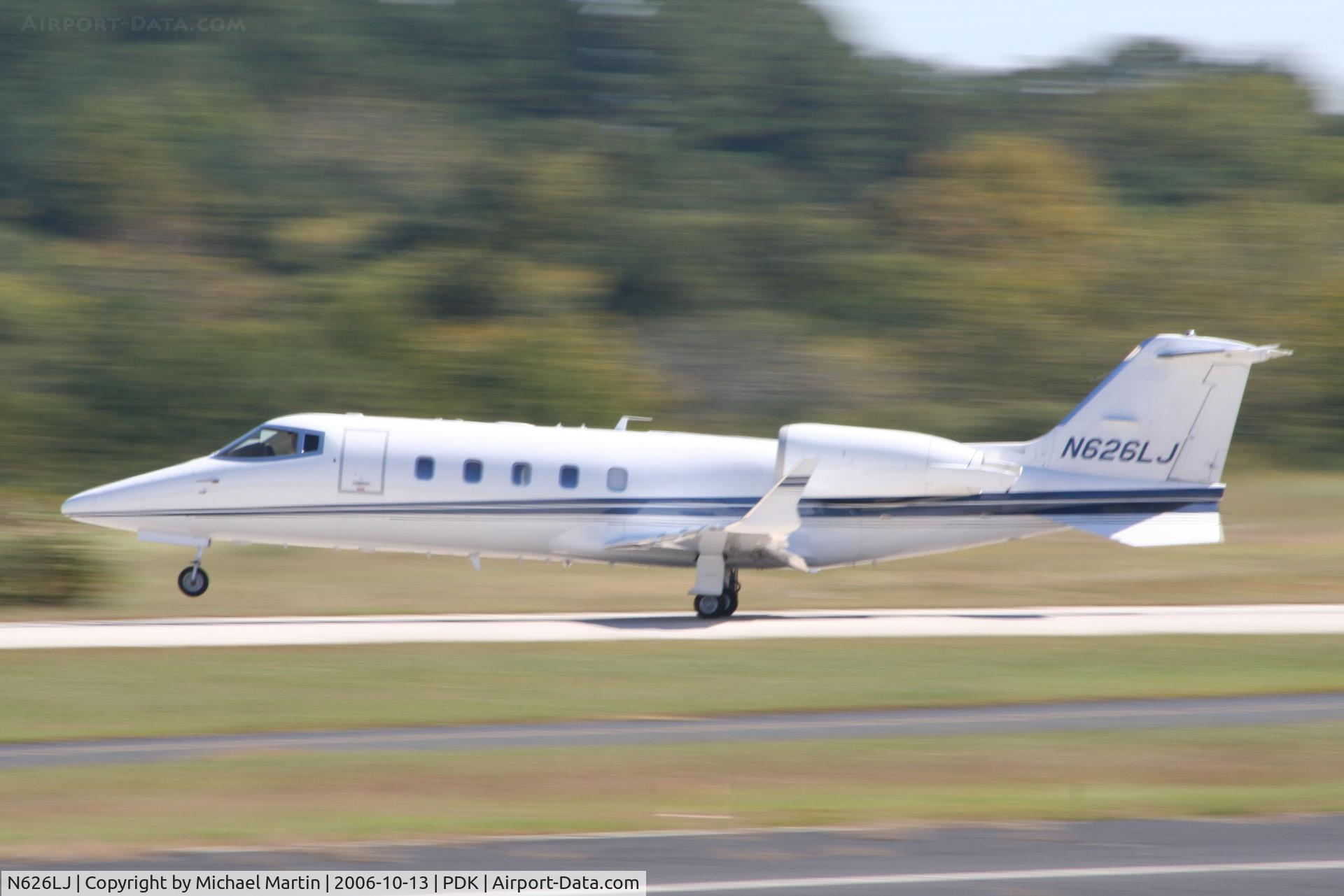 N626LJ, 1998 Gulfstream Aerospace G-IV C/N 1334, Departing PDK enroute to ILG